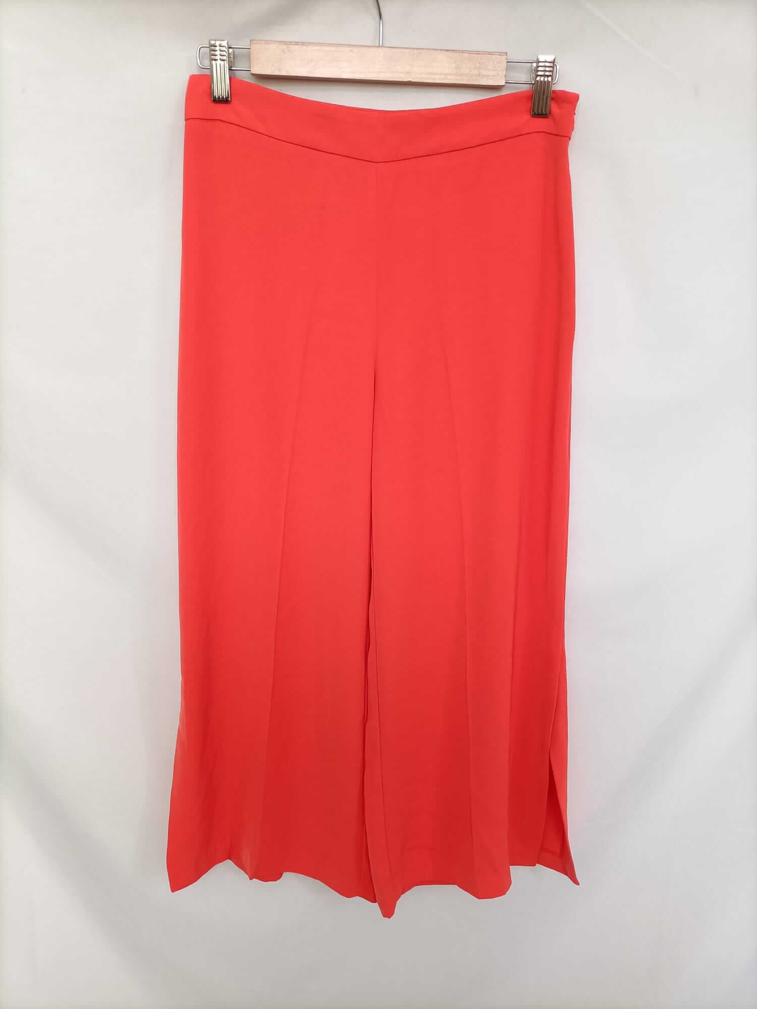 ZARA. Pantalón coral aperturas T.s