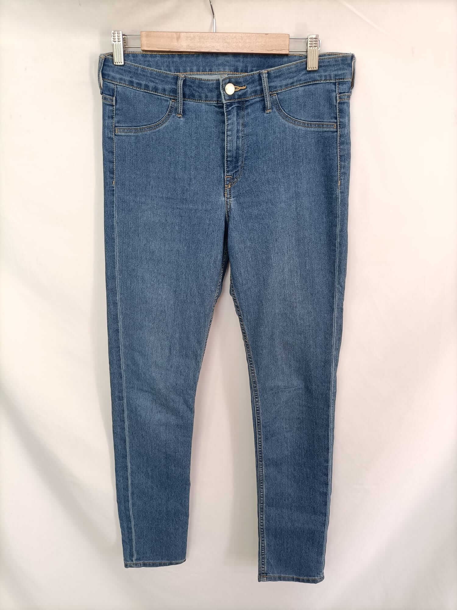 H&M. Pantalón vaquero T.42