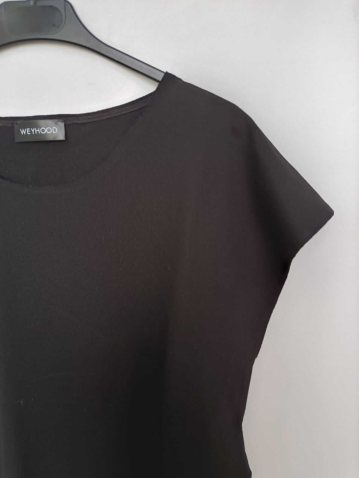 WEYHOOD. Camiseta negra oversized TU