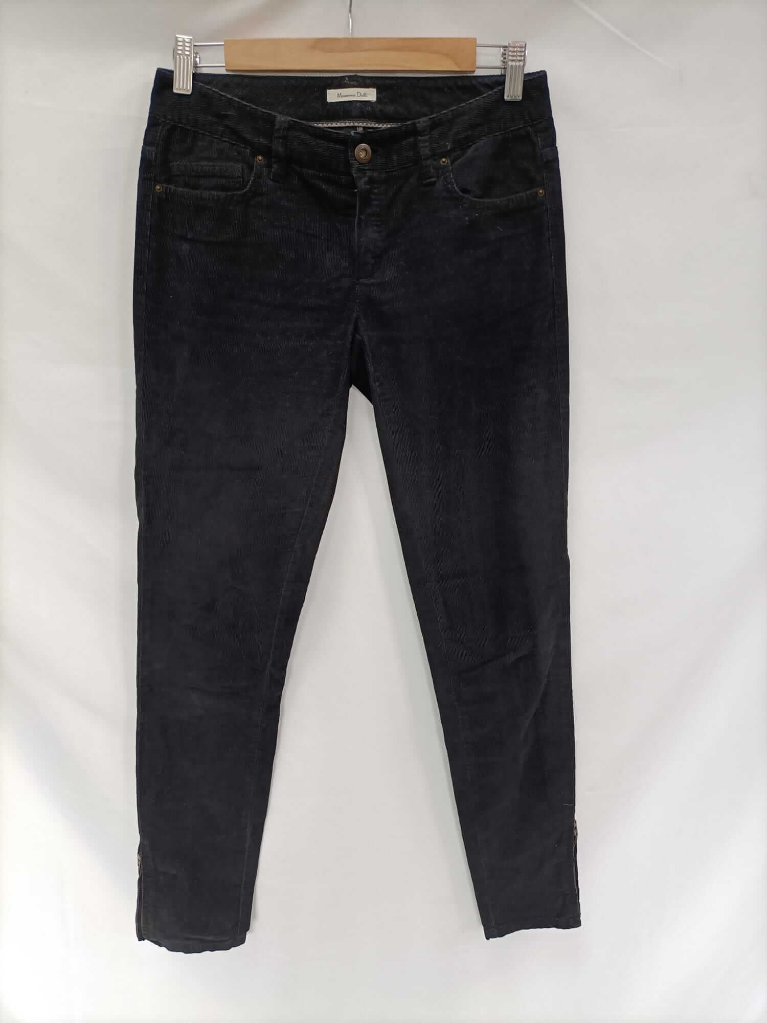 MASSIMO DUTTI. Pantalón negro pana T.36