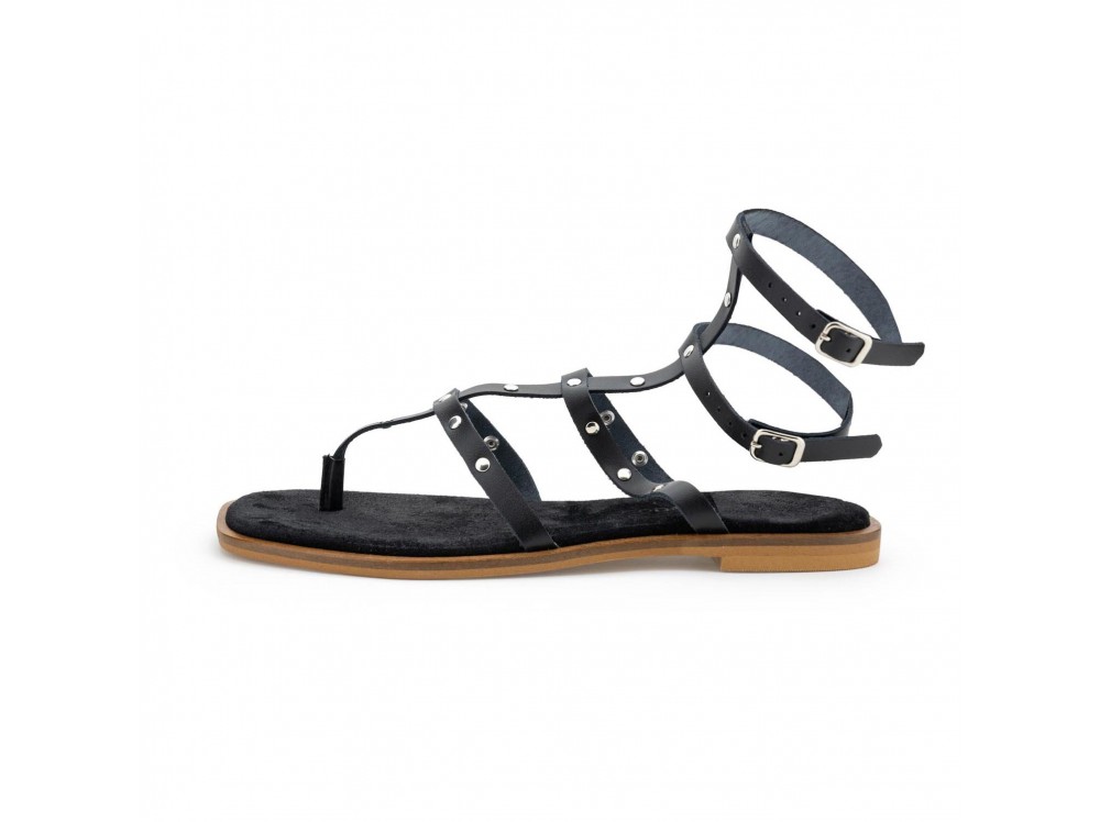 Sandalia romana negra con tachas 7734 de Pepa & Cris