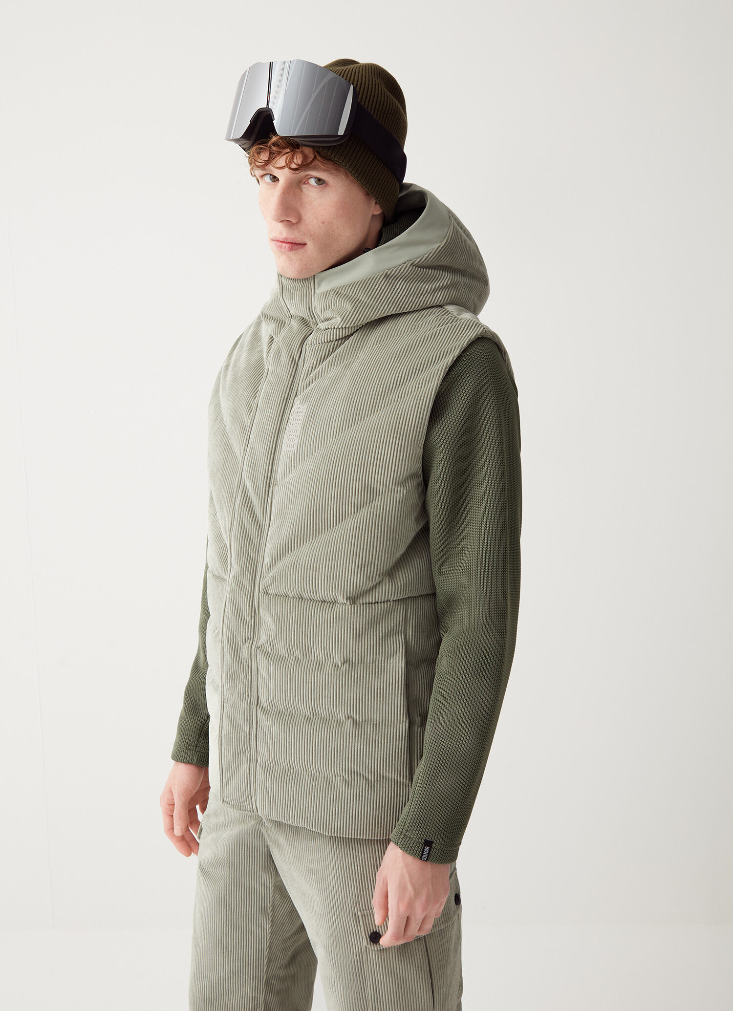 Puffy stretch corduroy ski gilet