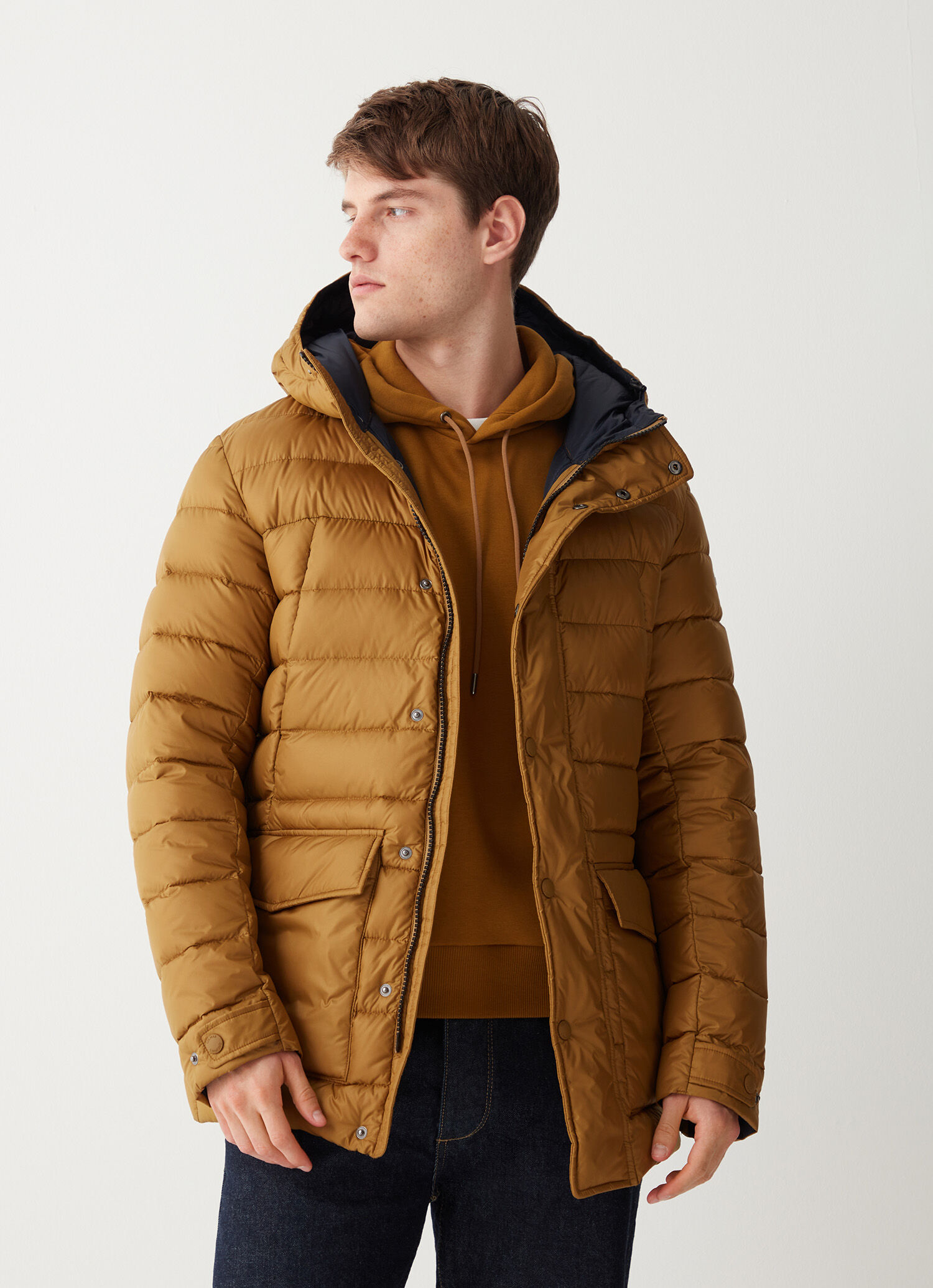 Plumífero deportivo maxi con capucha