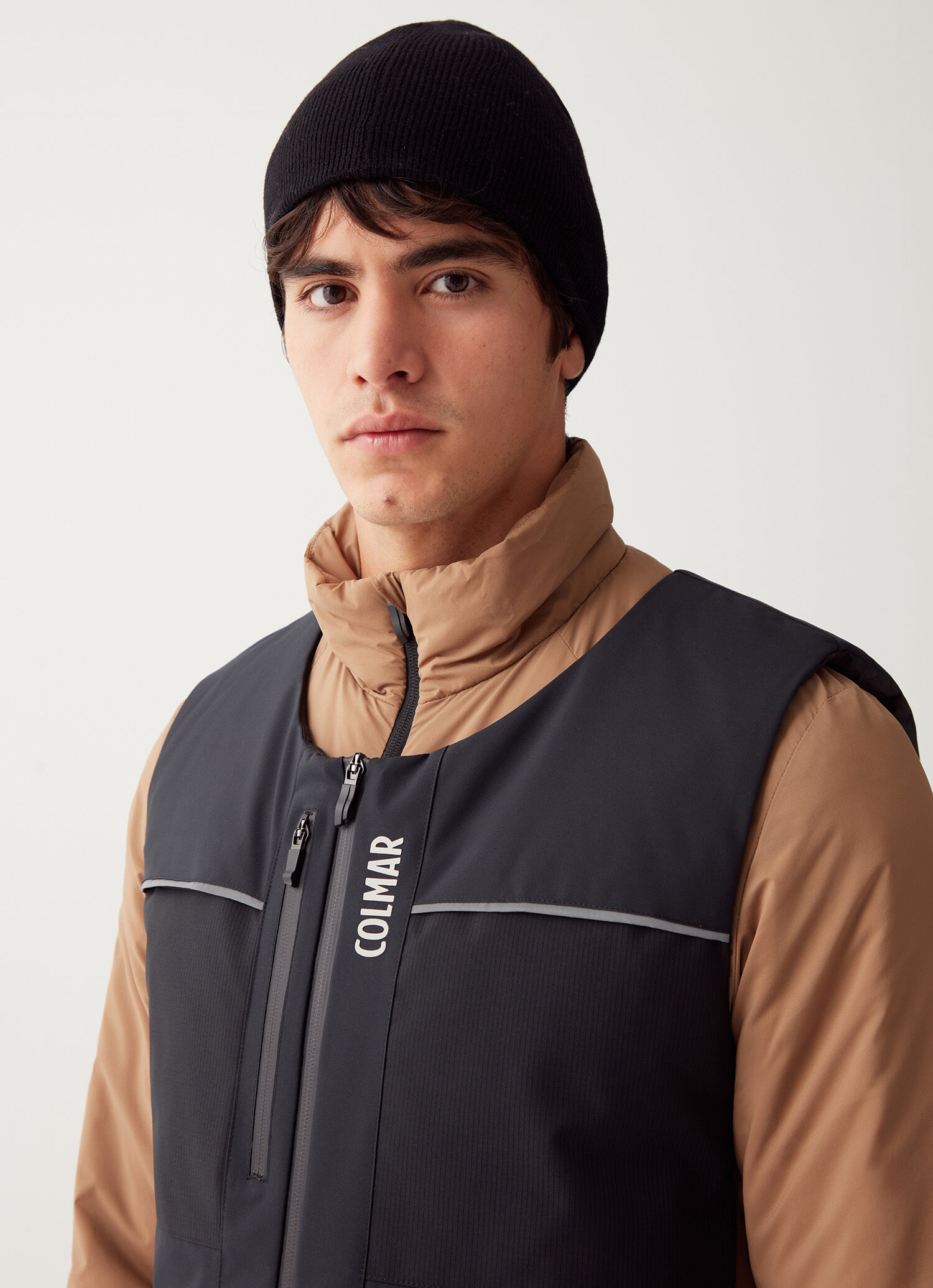 Chaleco de tejido elástico con bolsillo en el pecho