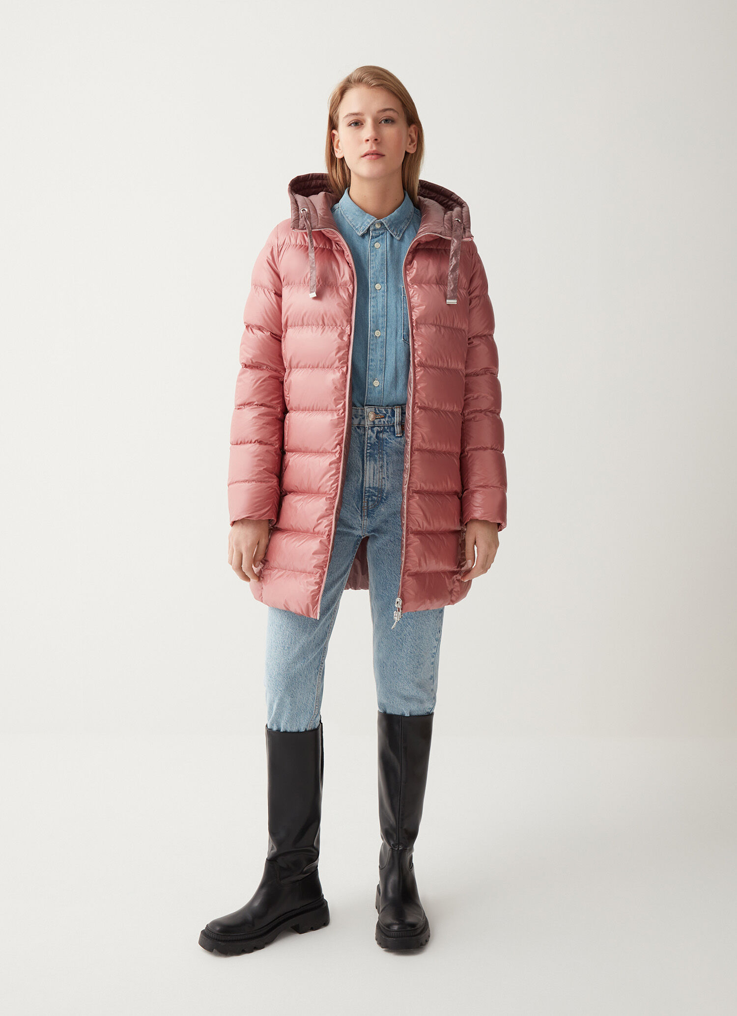 Plumífero acolchado reversible con capucha