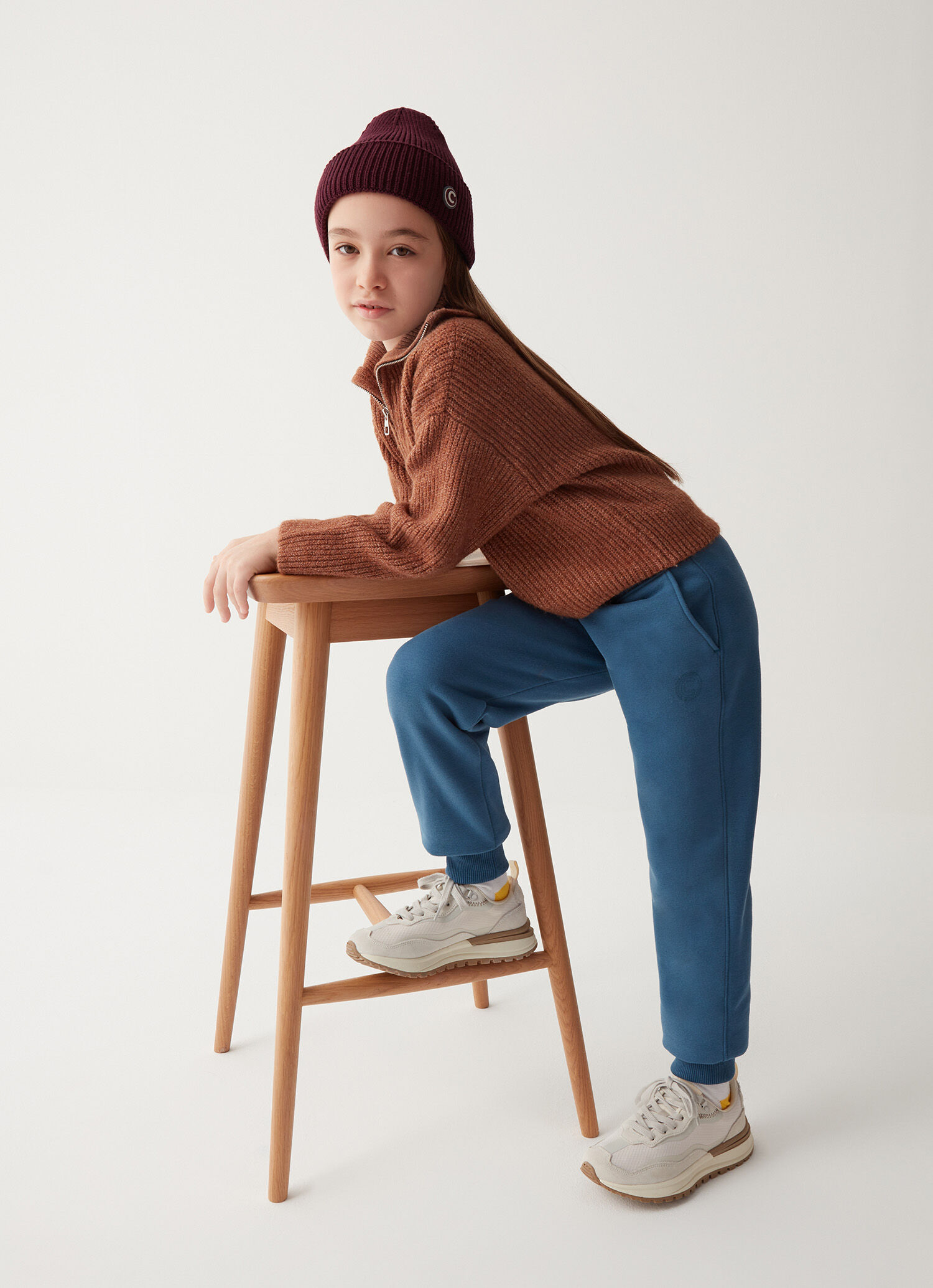 Pantalón de felpa confort con logotipo en relieve