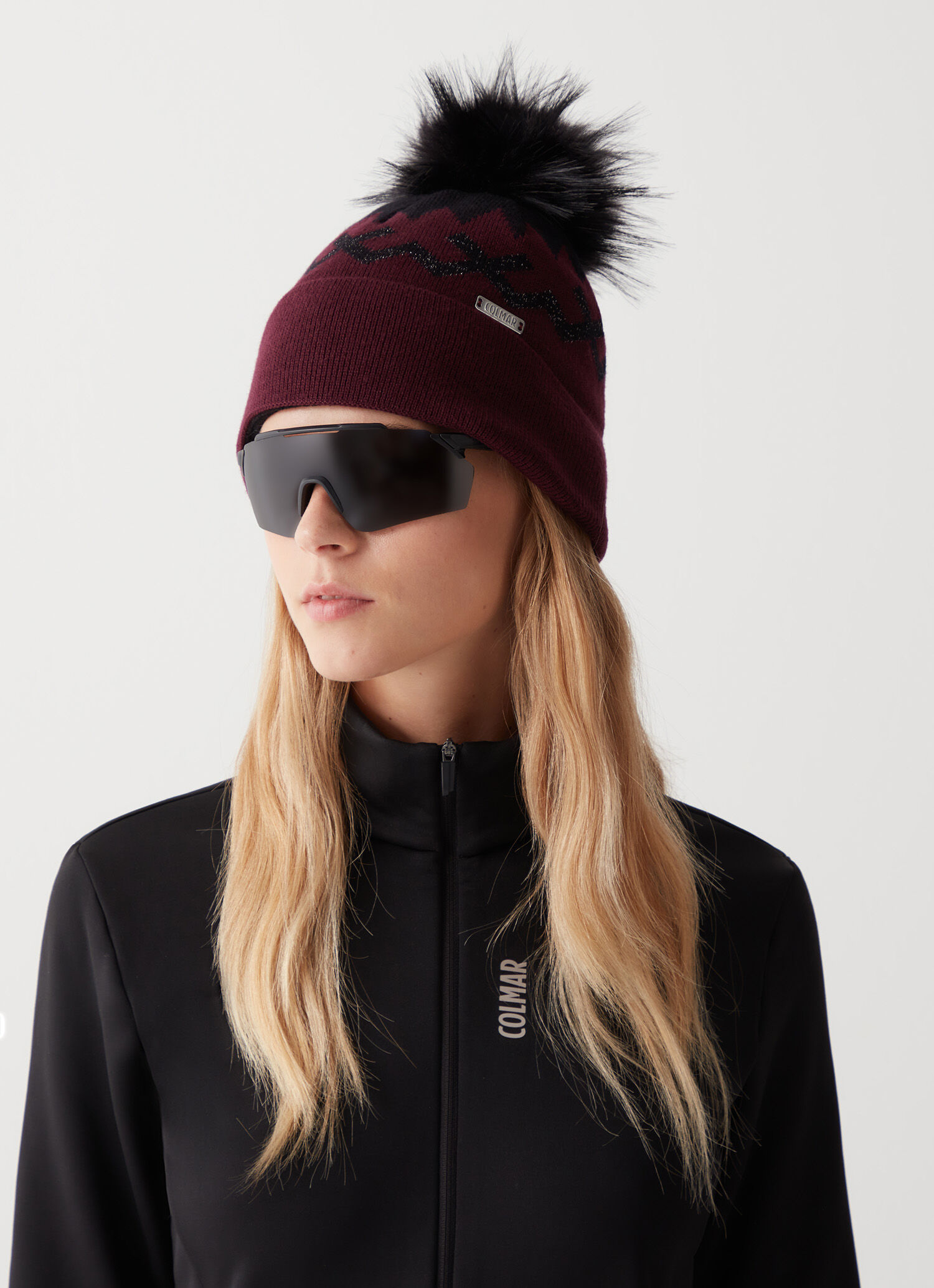 Gorro con interior de forro polar y diseño de jacquard