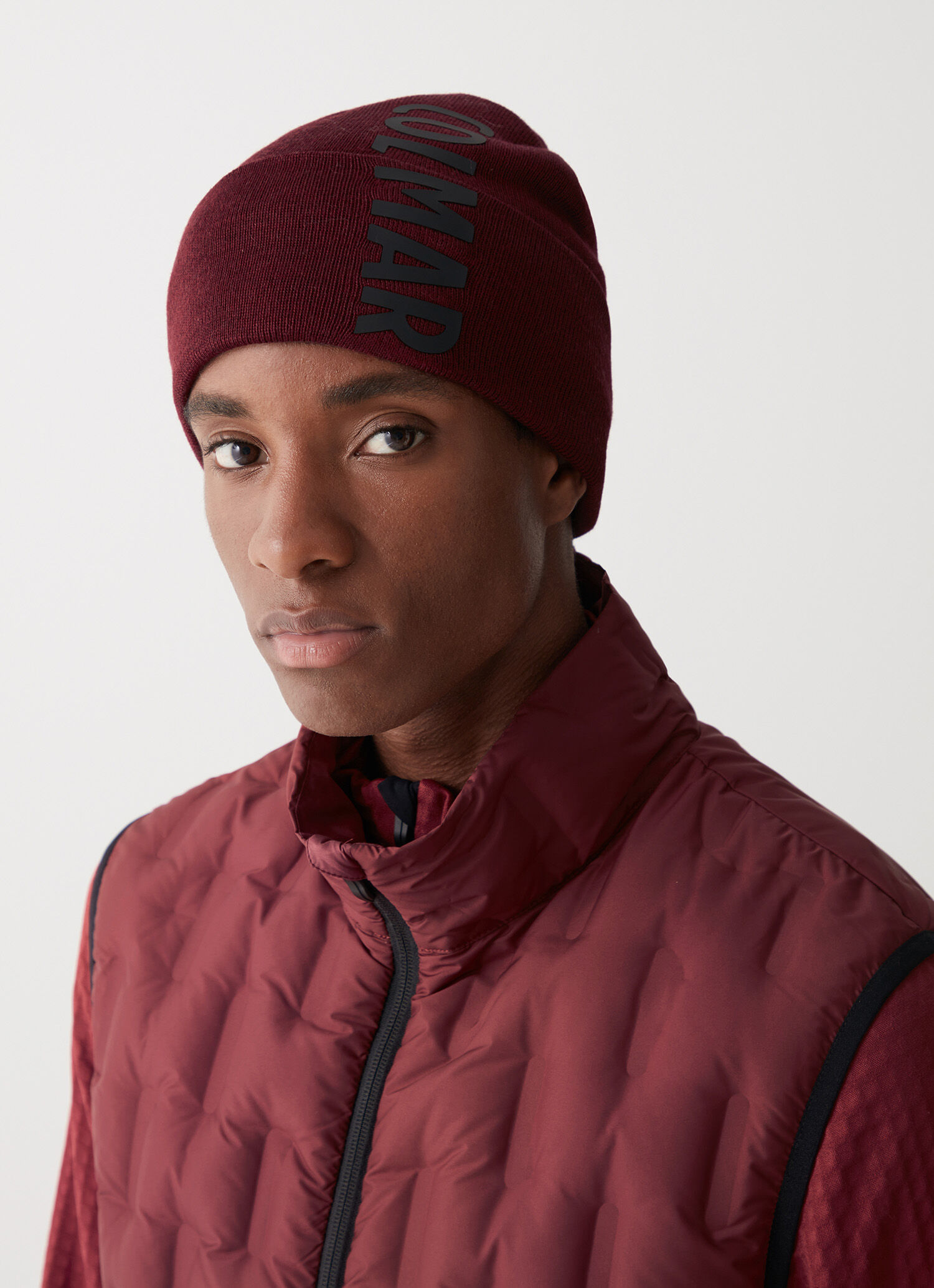 Hat with turn-up and raised print