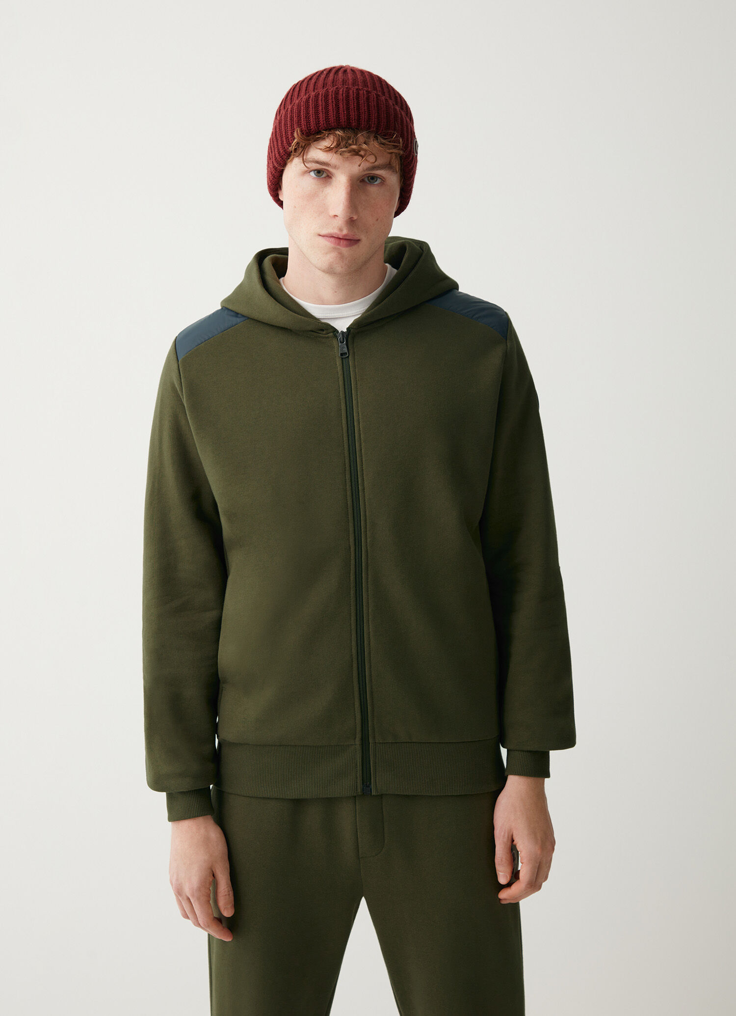 100% cotton sweatshirt with nylon inserts