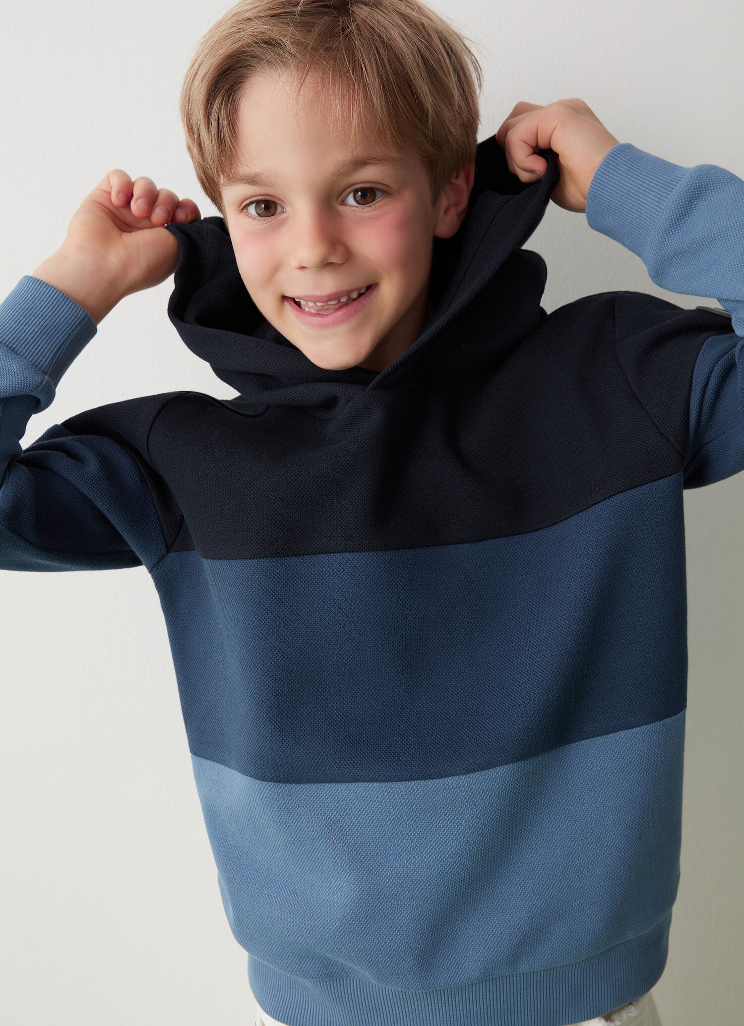 100% cotton piqué hooded sweatshirt