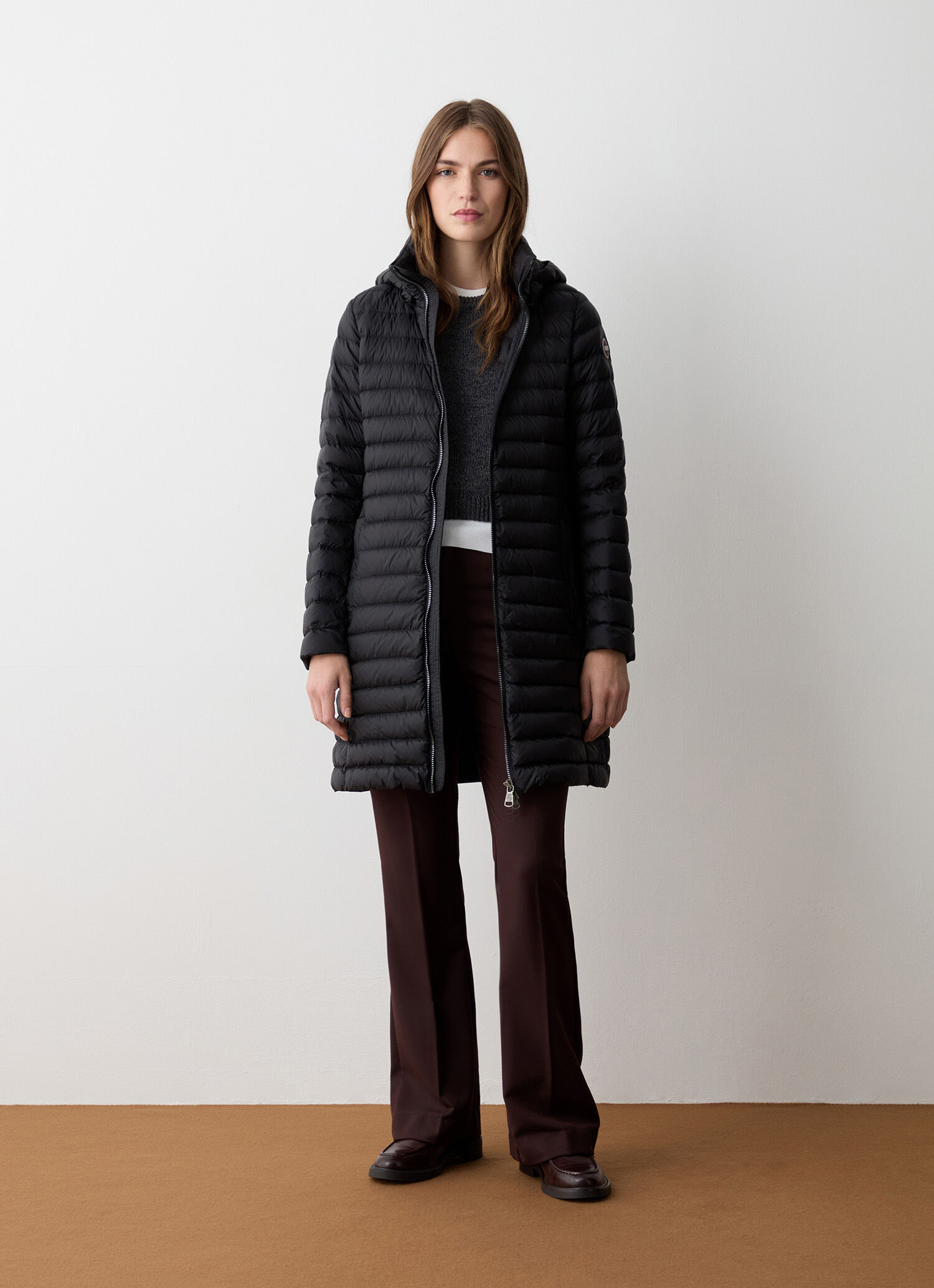 Plumífero otoñal con capucha desmontable