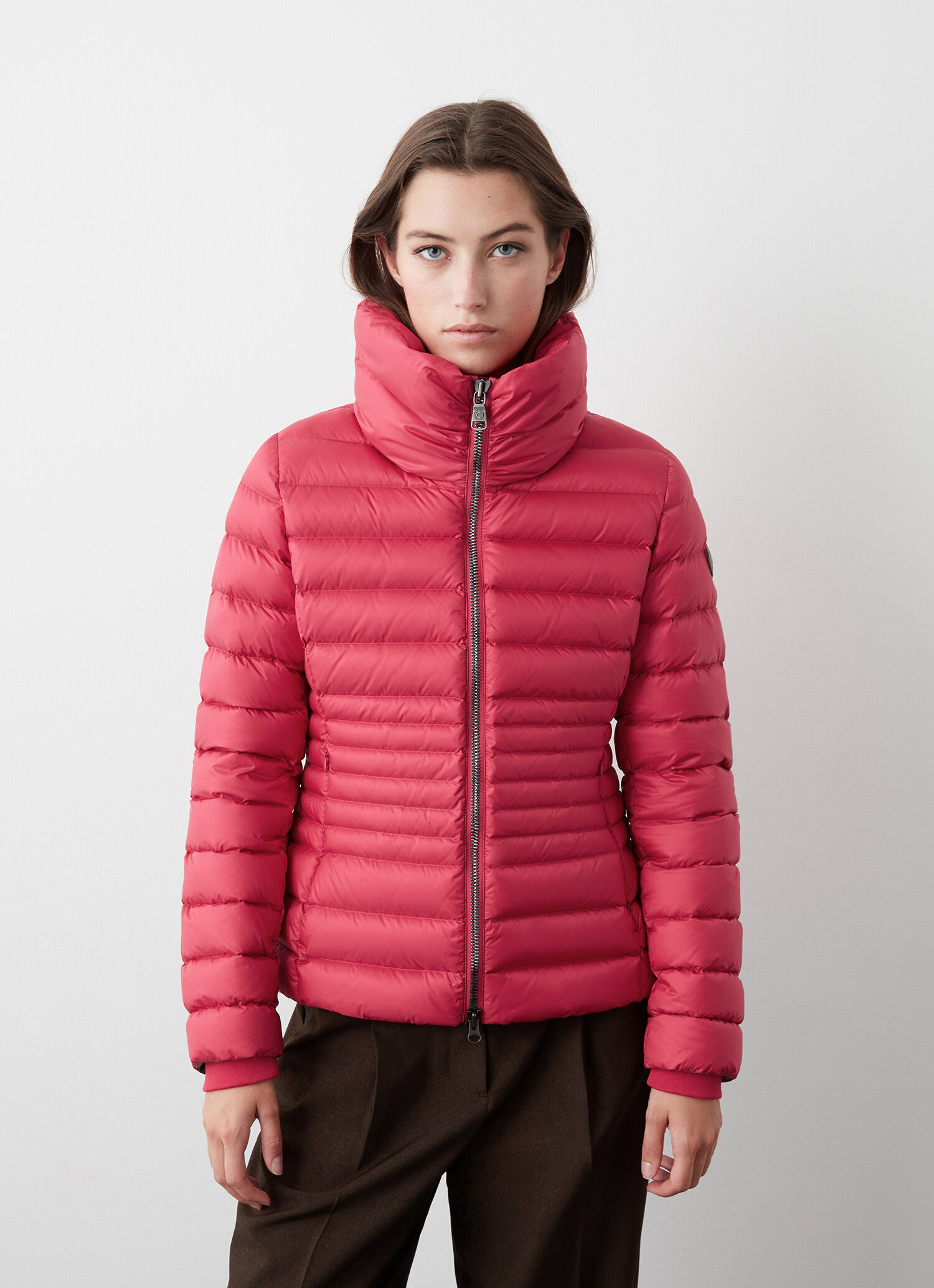 Fitted down jacket with knit cuffs