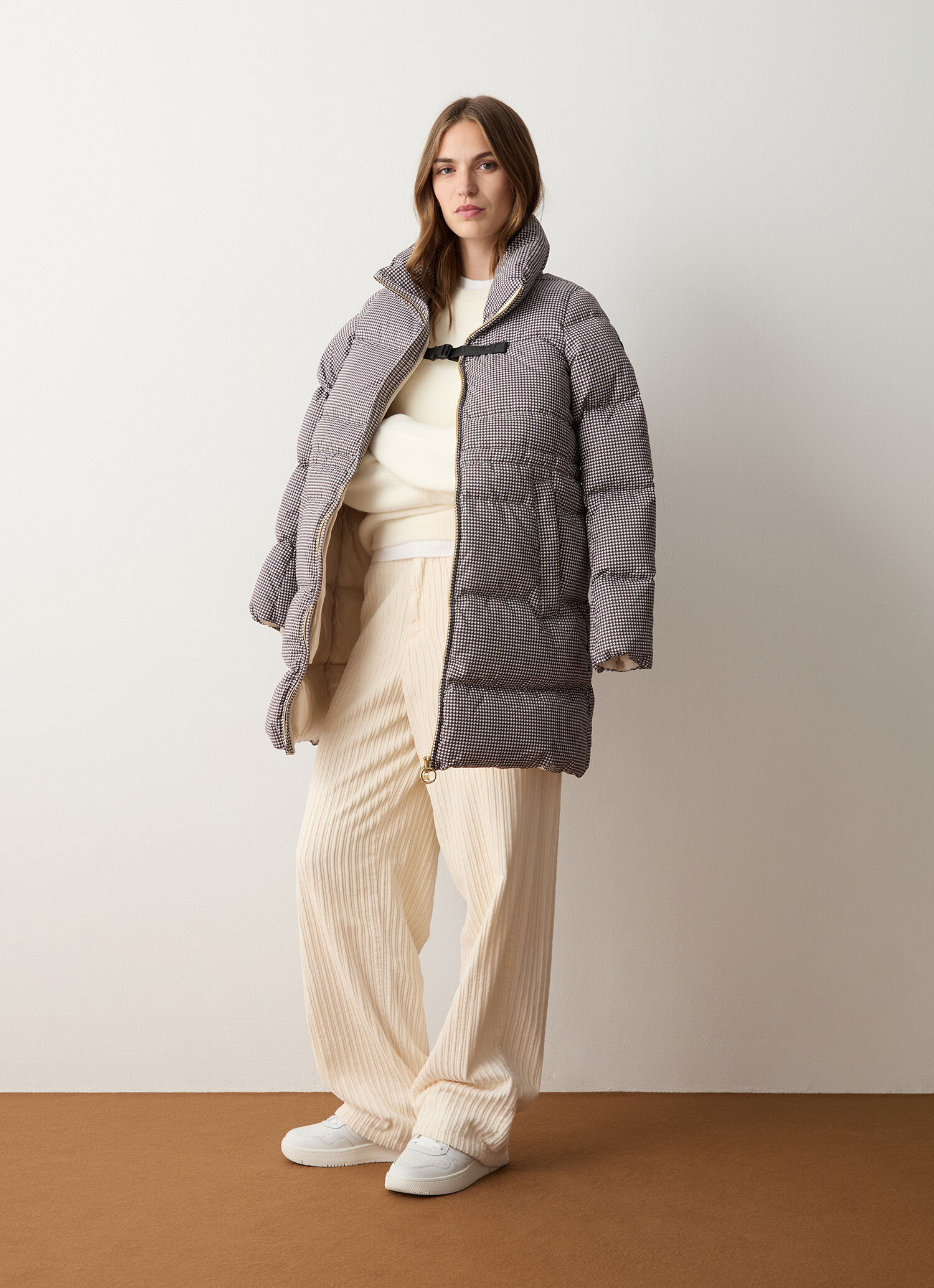 Houndstooth-print down jacket with high collar