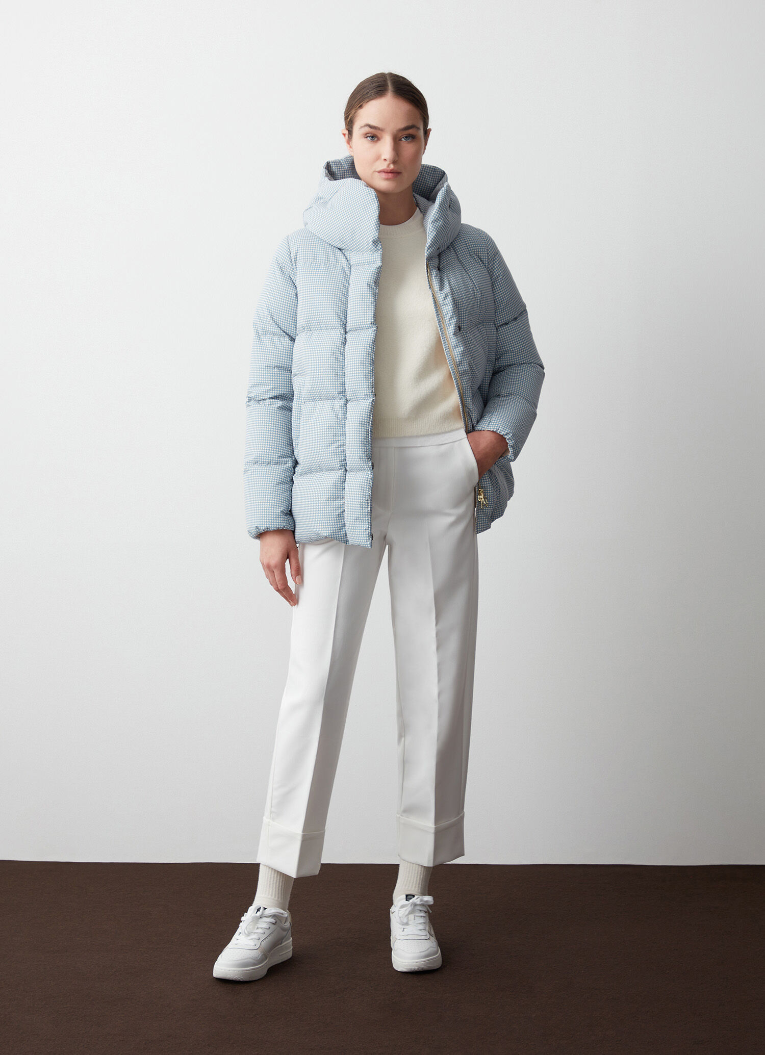 Plumífero pata de gallo con maxicapucha