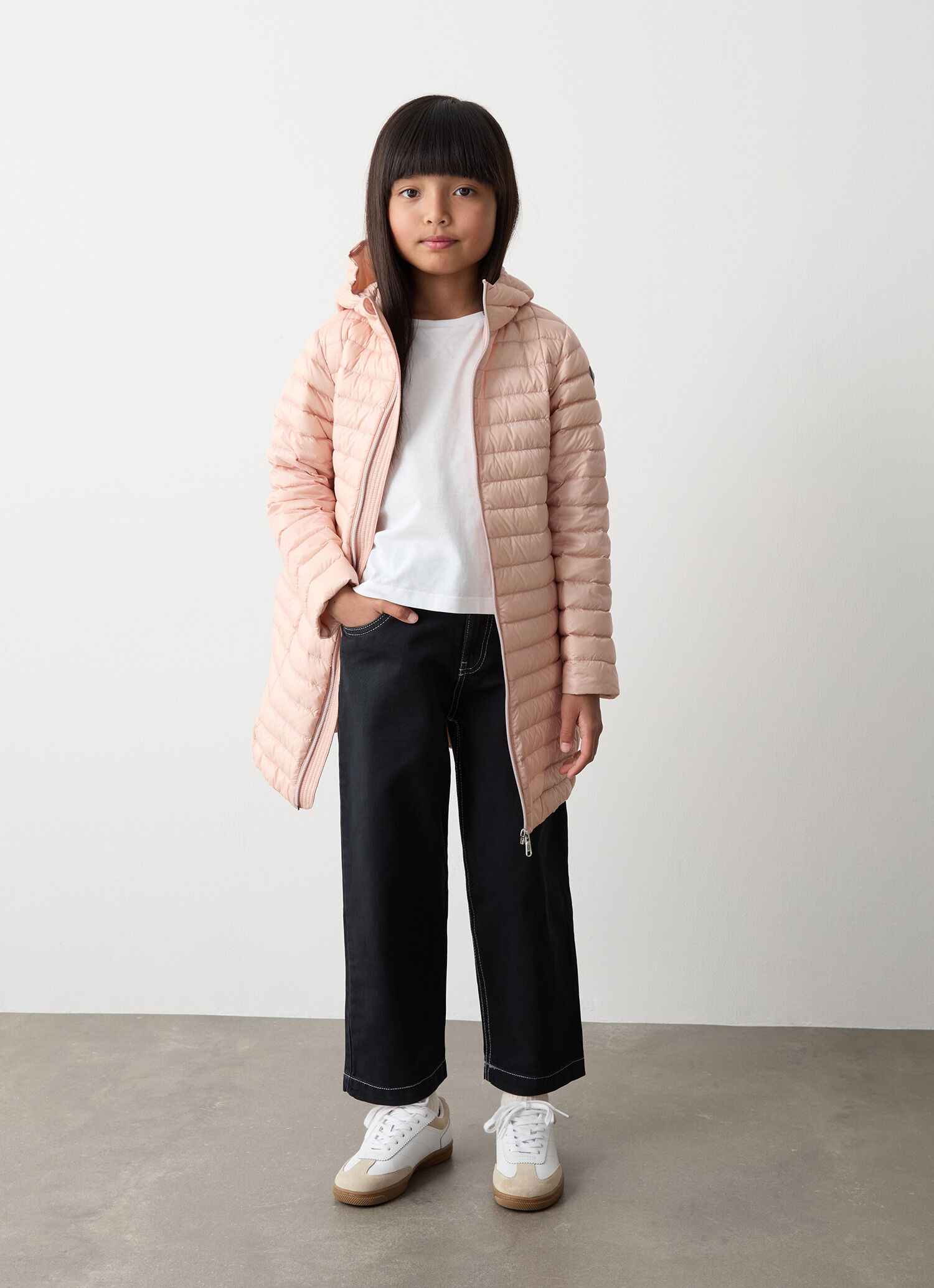 Plumífero largo con capucha