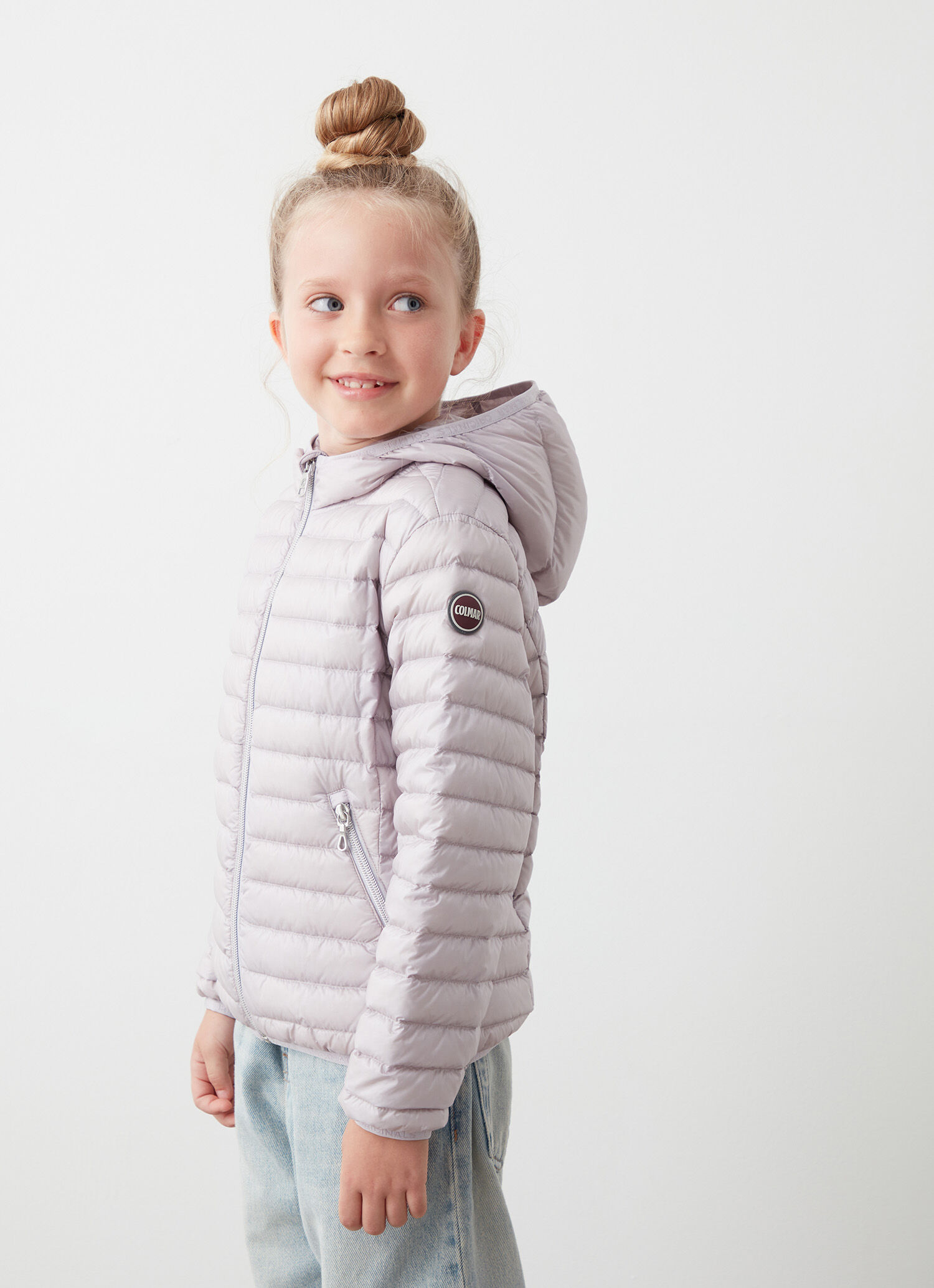 Plumífero corto con capucha