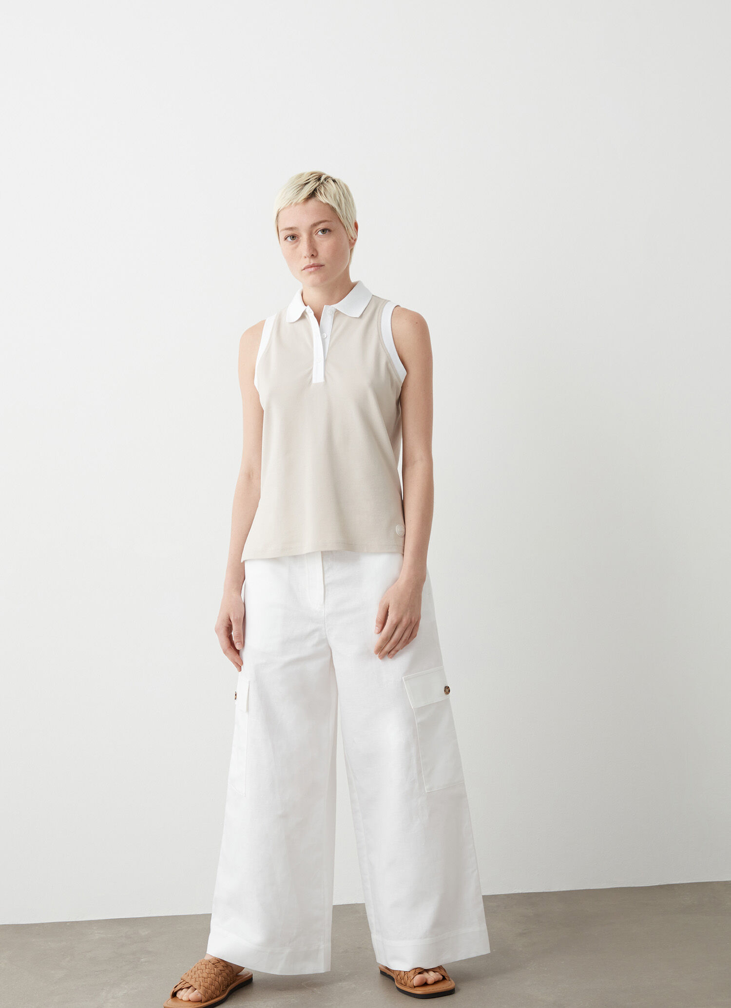 Sleeveless polo-shirt