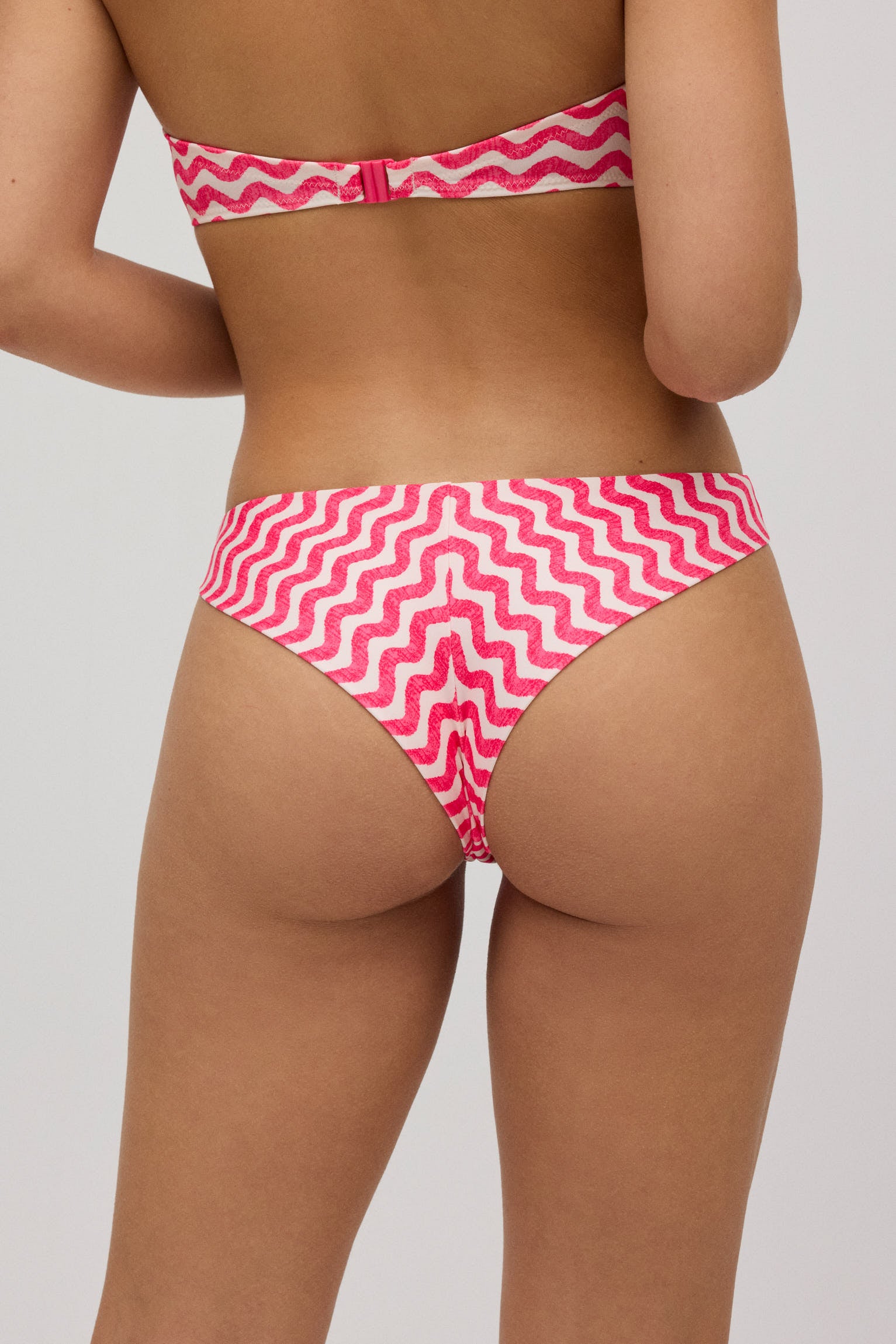Braga bikini brasileña ondas fucsia