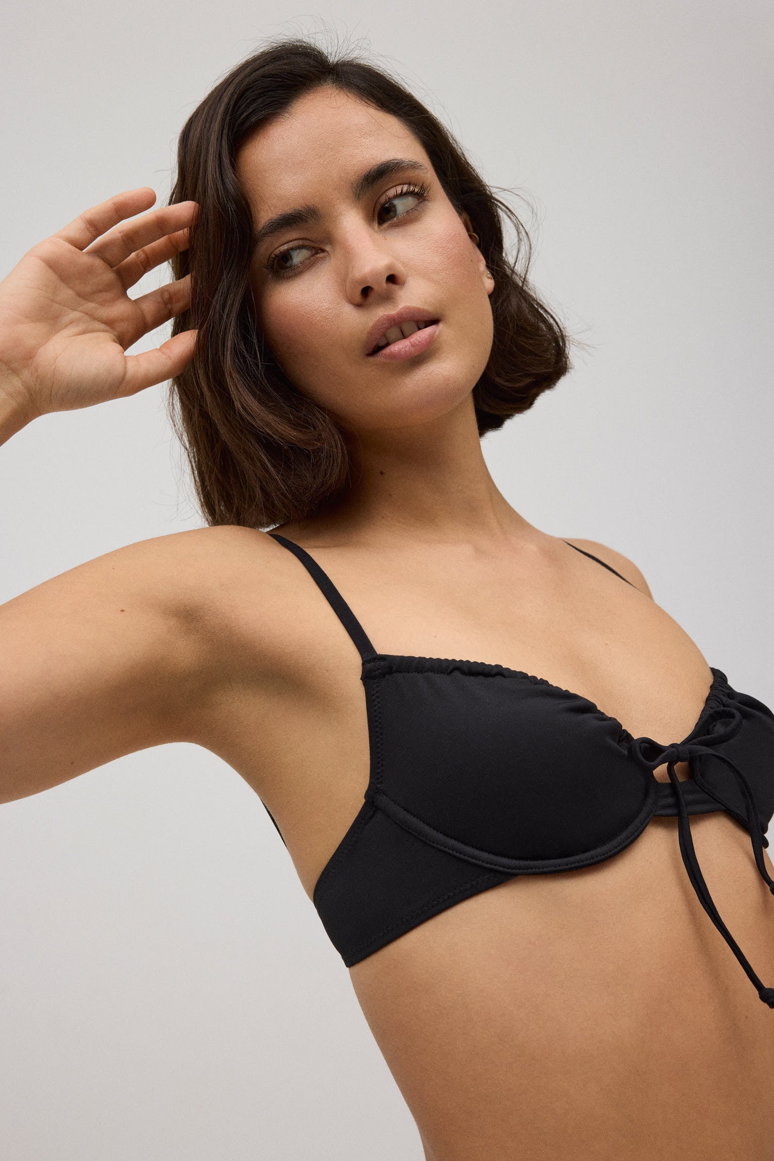 Top bikini balconette sin relleno negro