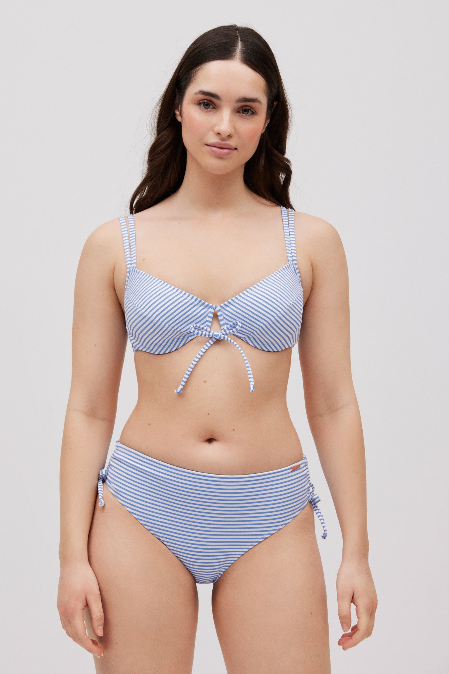Conjunto de bikini reductor rayas azules con textura copas C y D