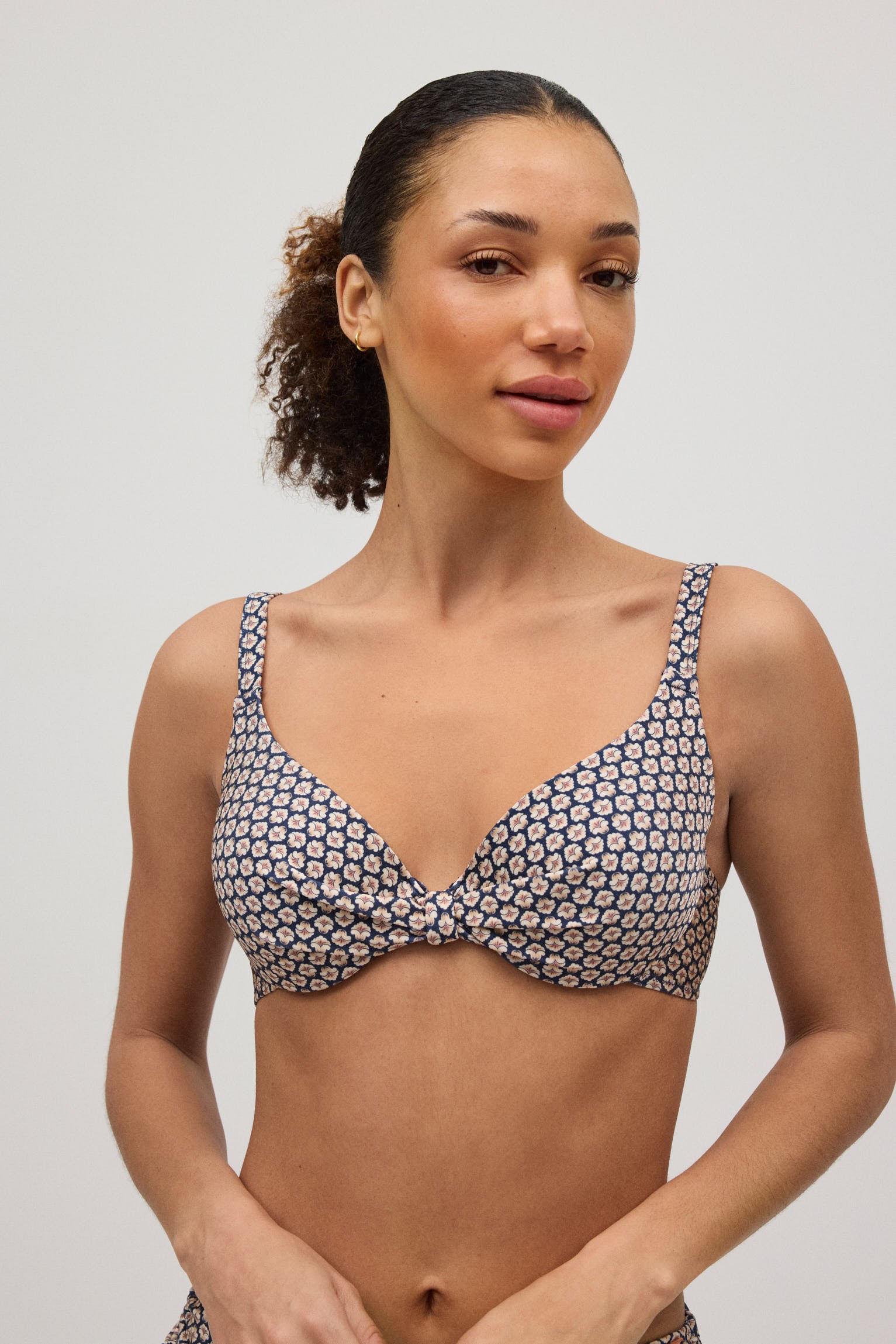 Top bikini aro clásico estampado con brillo copa B