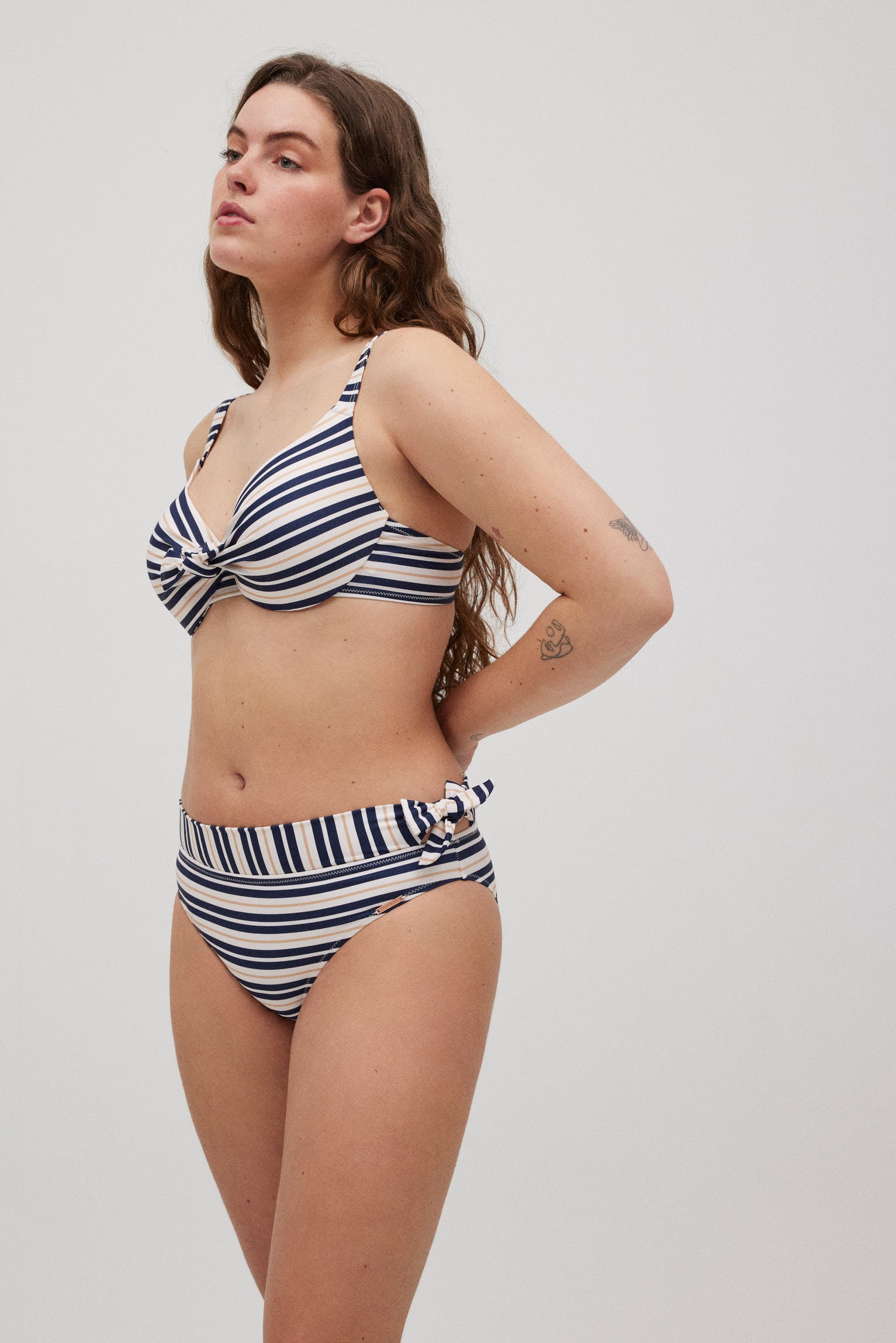 Braga bikini rayas cinturilla adaptable