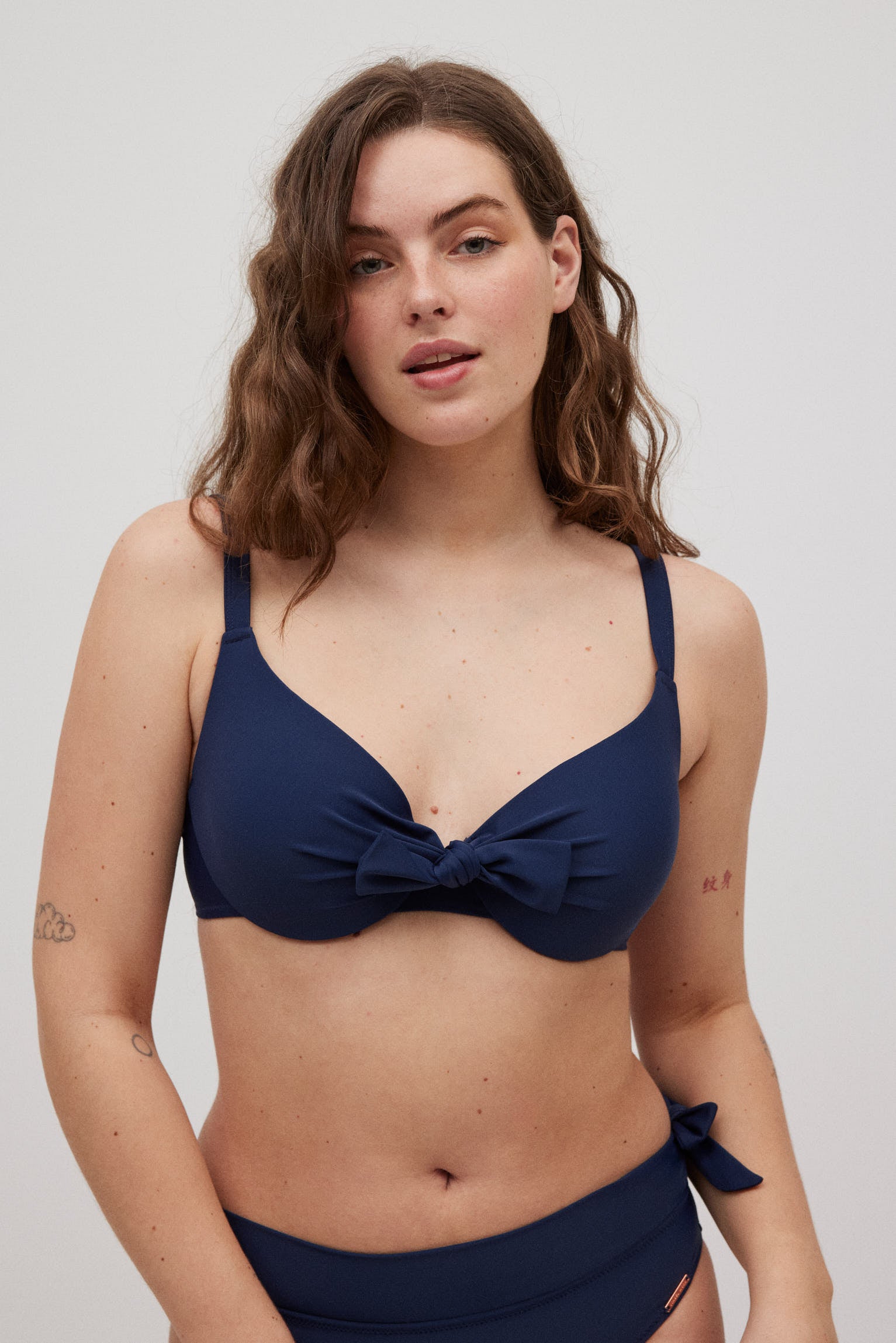 Top bikini tirantes anchos marino copa C