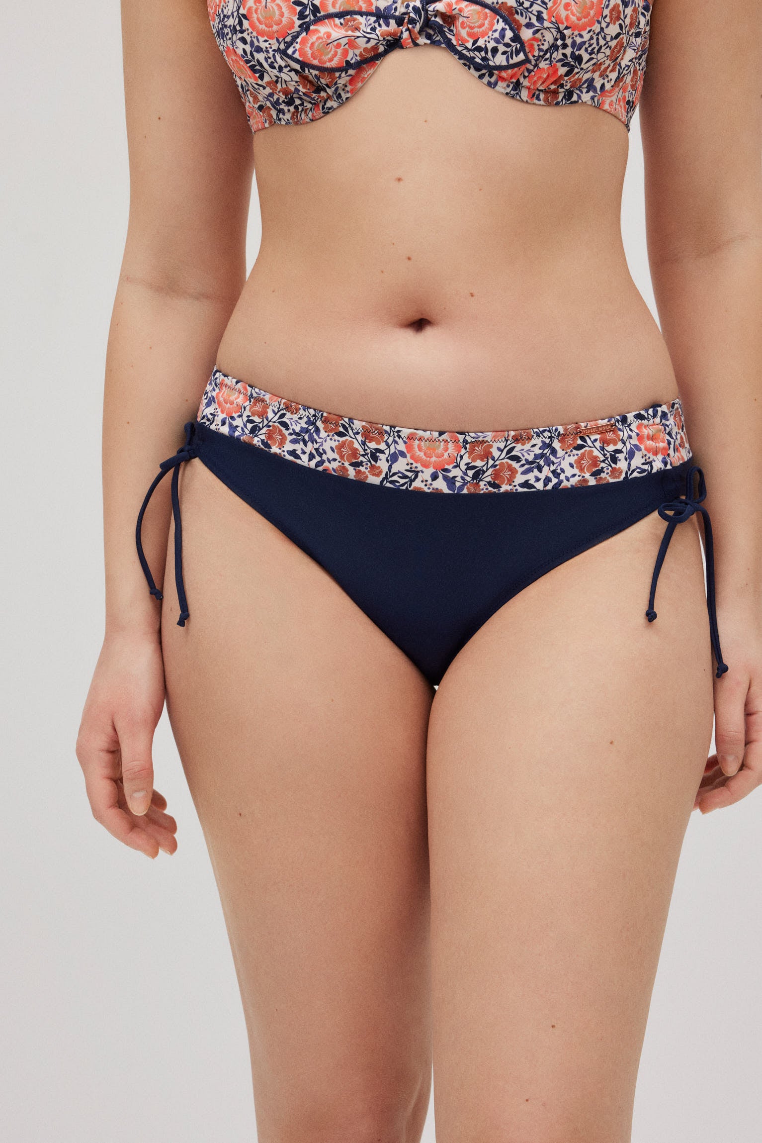 Braga bikini midi detalle floral