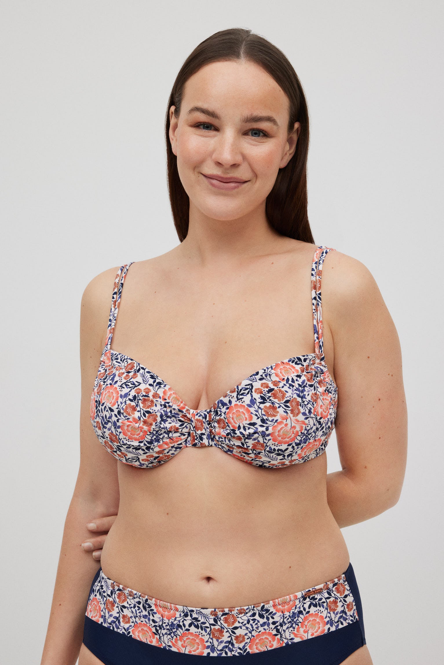 Top bikini reductor estampado floral copas C y E