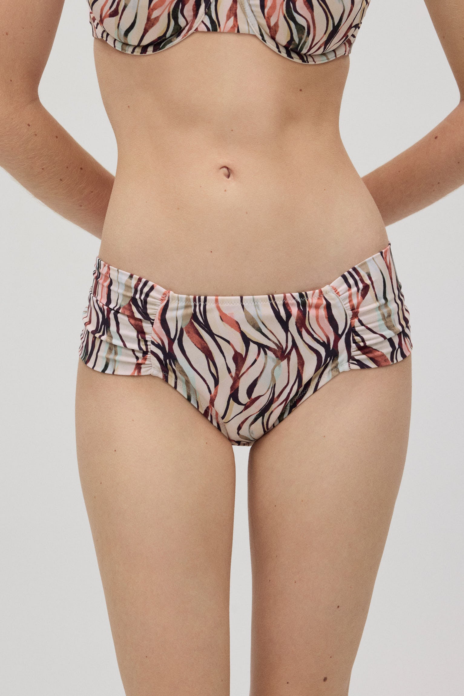 Braga bikini reductora midi fruncida estampada