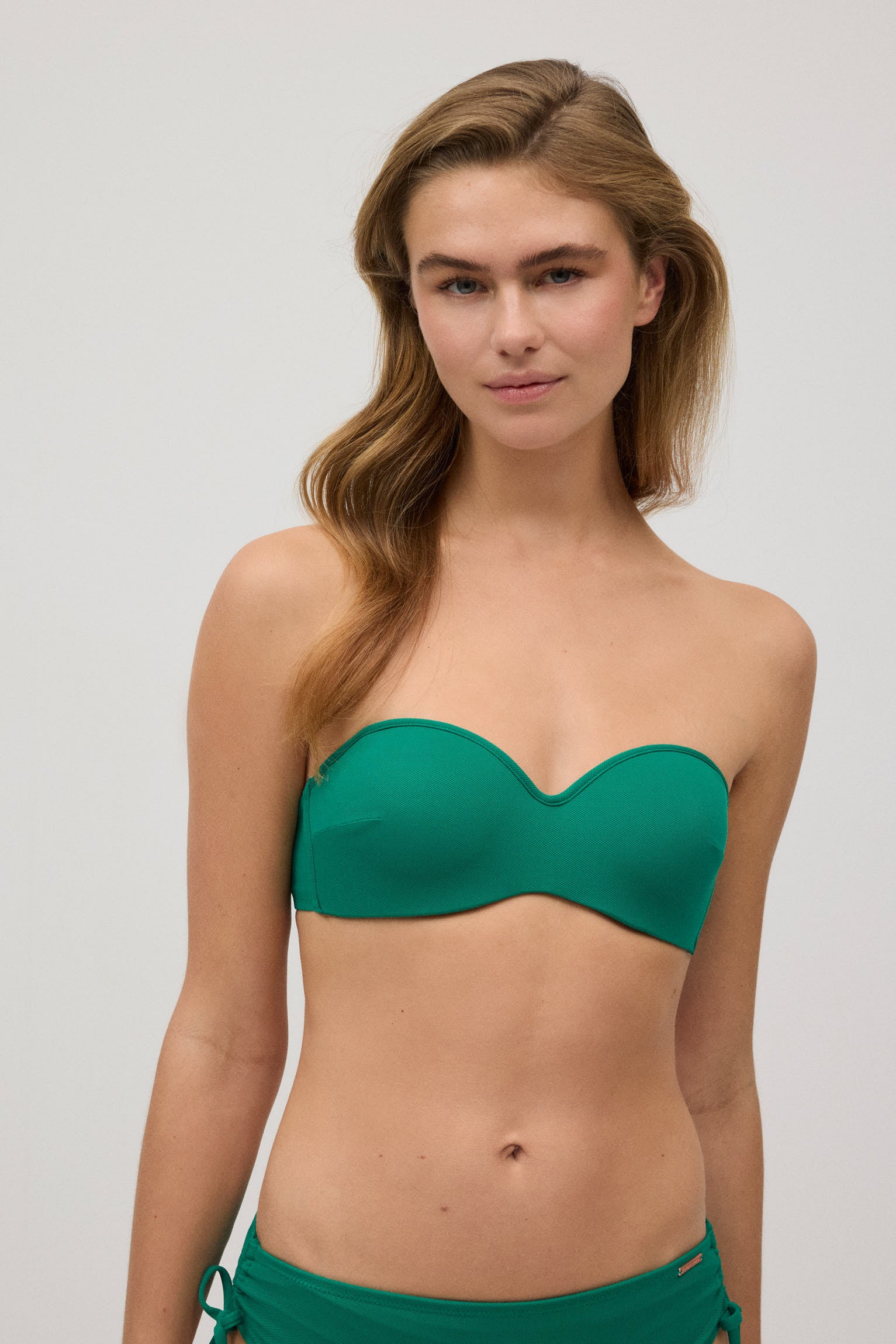 Top bikini bandeau micropiqué verde copas B y C
