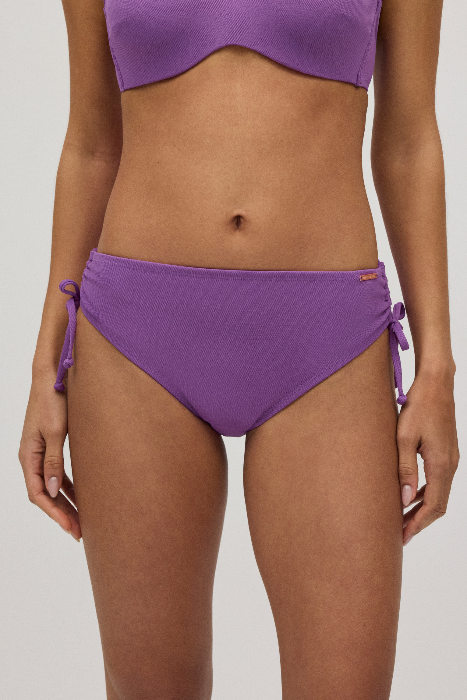 Braga bikini reductora midi micropiqué violeta