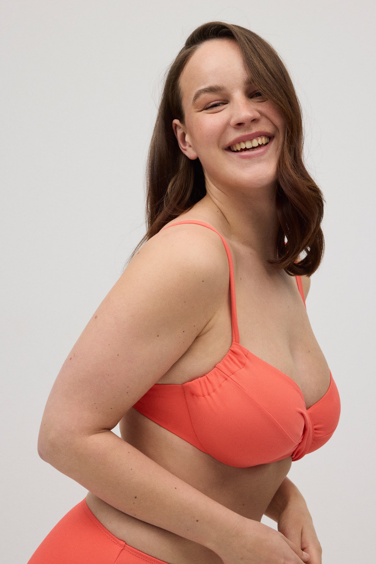 Top bikini reductor contorno regulable coral copas C y D