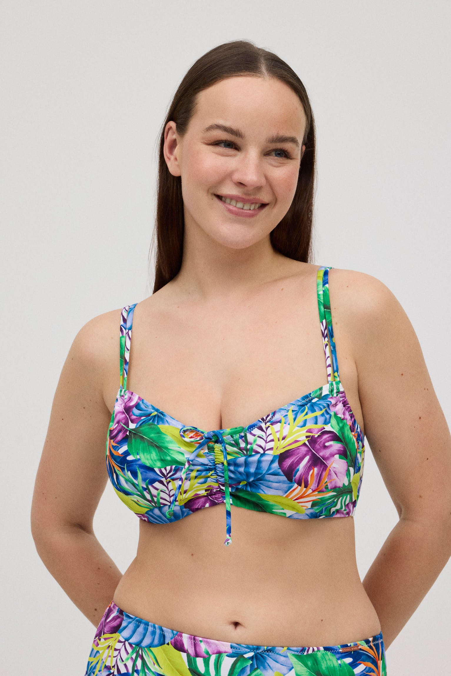 Top bikini reductor estampado tropical copas C y E