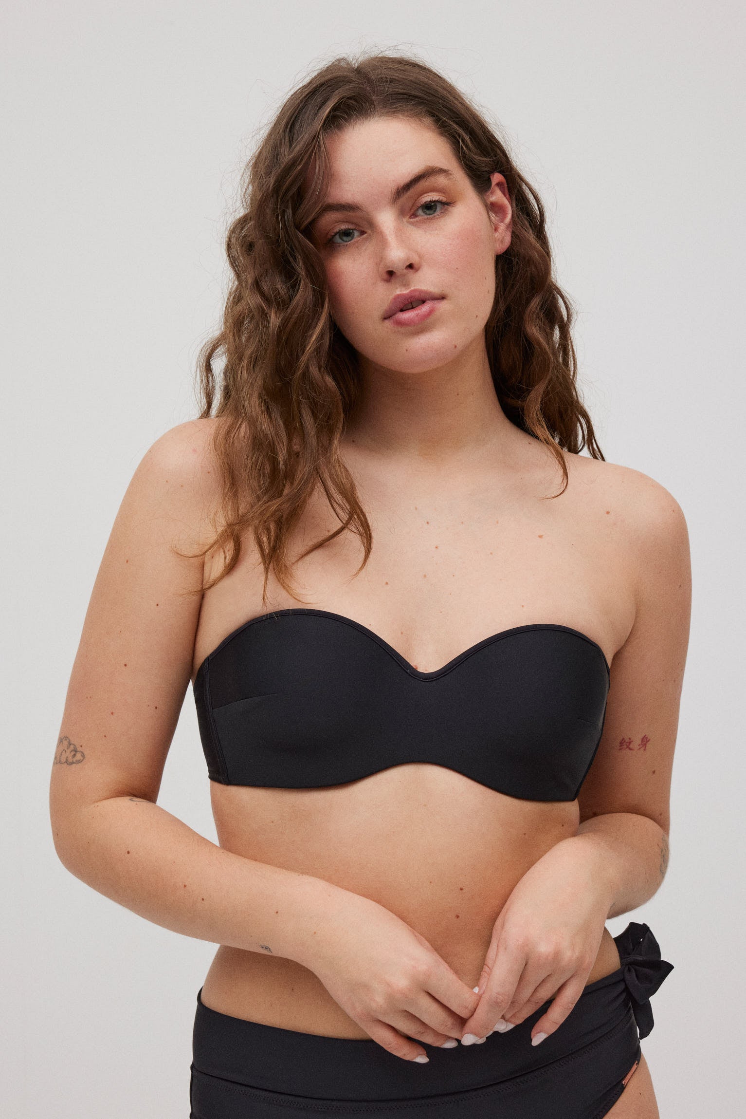 Top bikini bandeau negro copas B y D