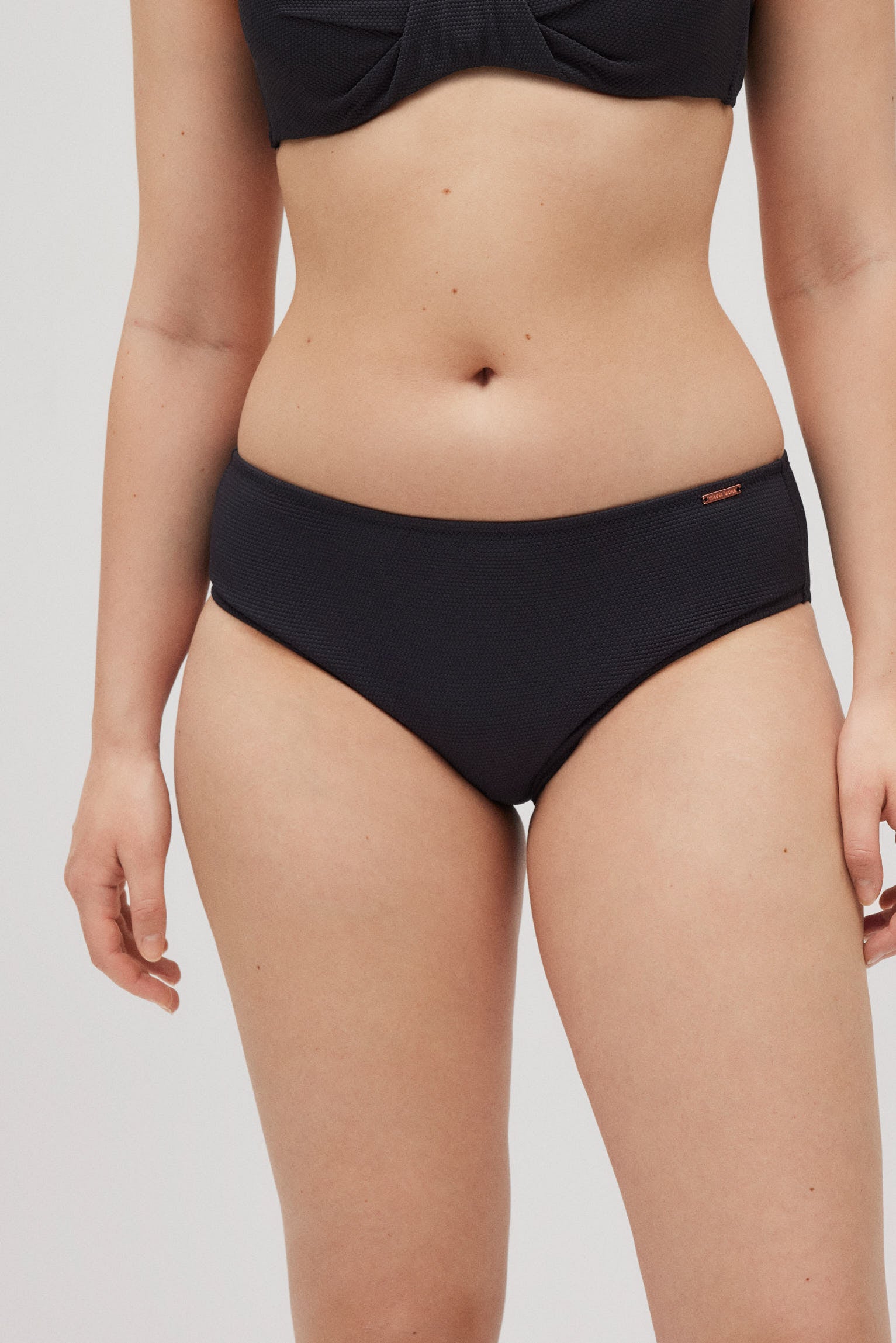 Braga bikini moldeadora piqué negro
