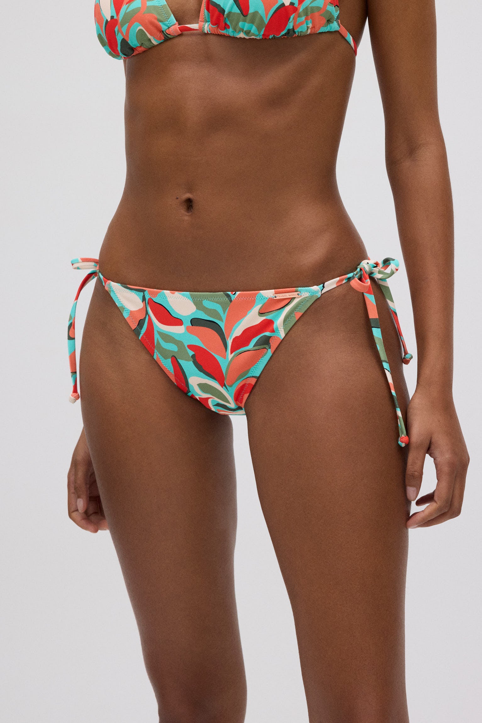 Braga bikini mini anudada micropiqué estampado tropical