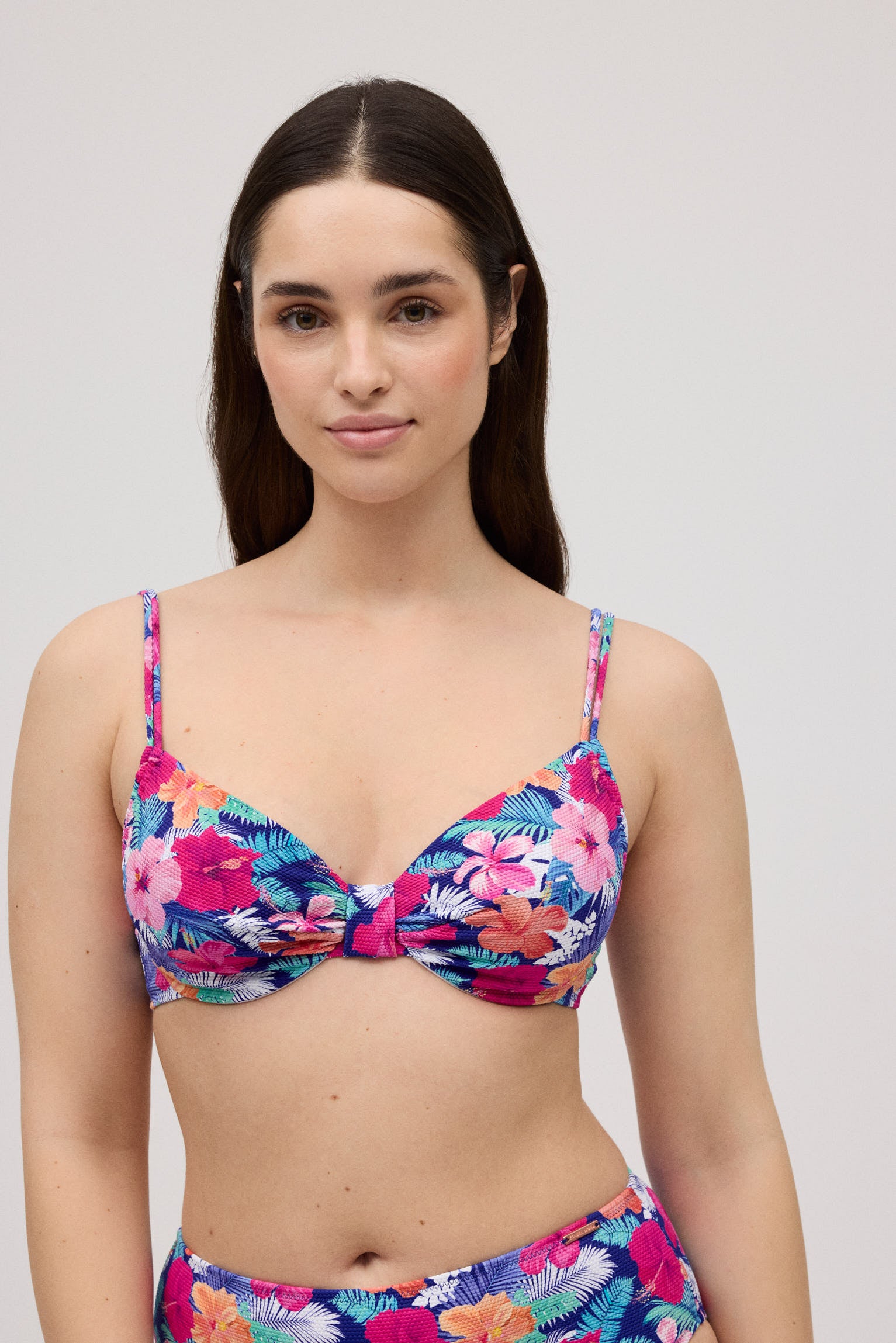 Top bikini reductor piqué flores copas C y D