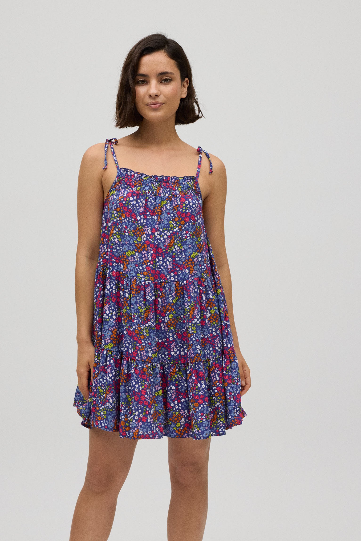 Vestido corto tirantes anudados estampado floral