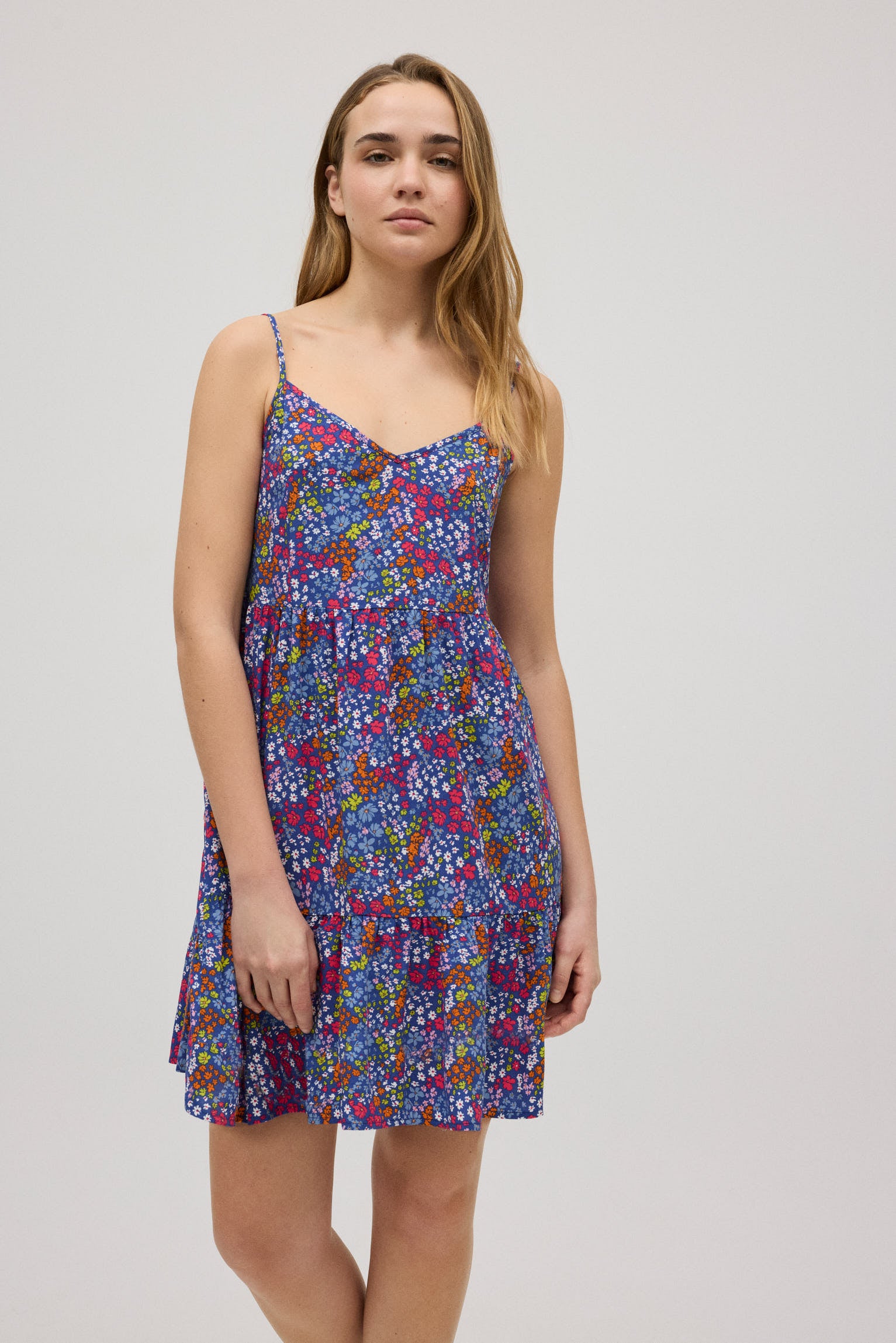 Vestido corto tirantes regulables estampado flores