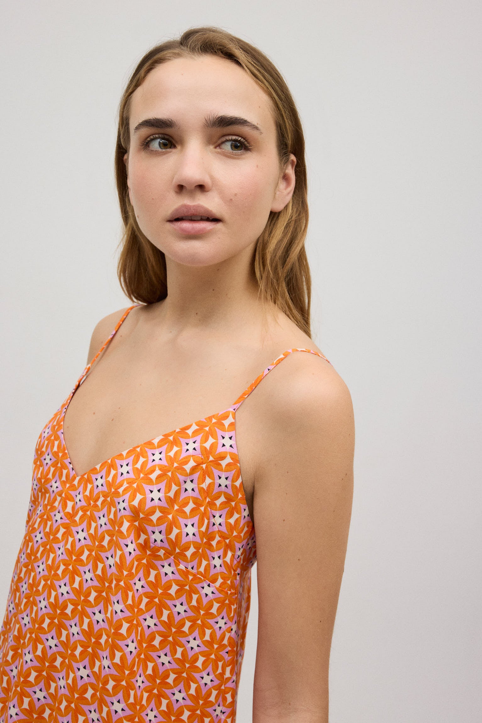 Vestido corto tirantes regulables estampado geométrico