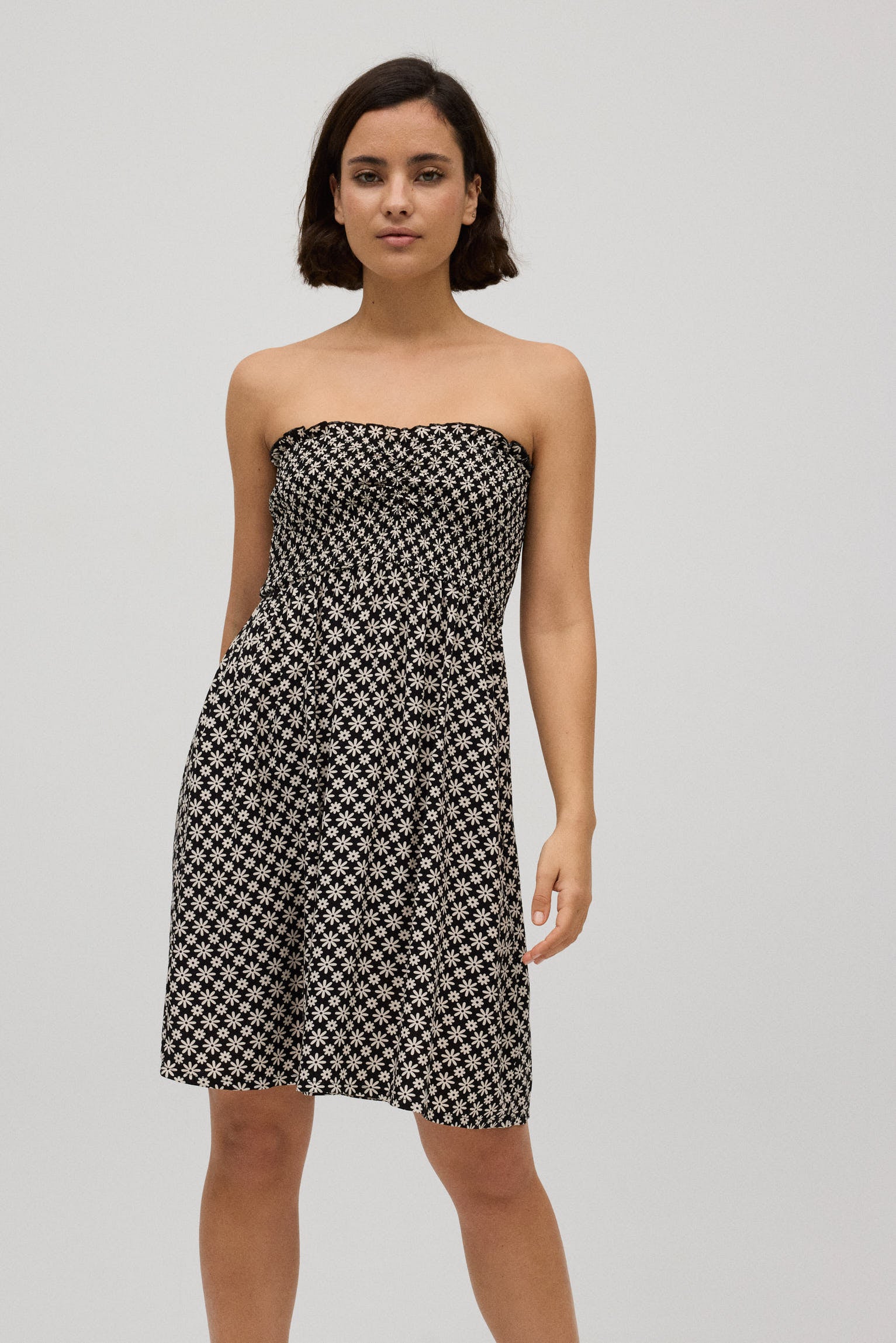 Vestido corto sin tirantes estampado floral