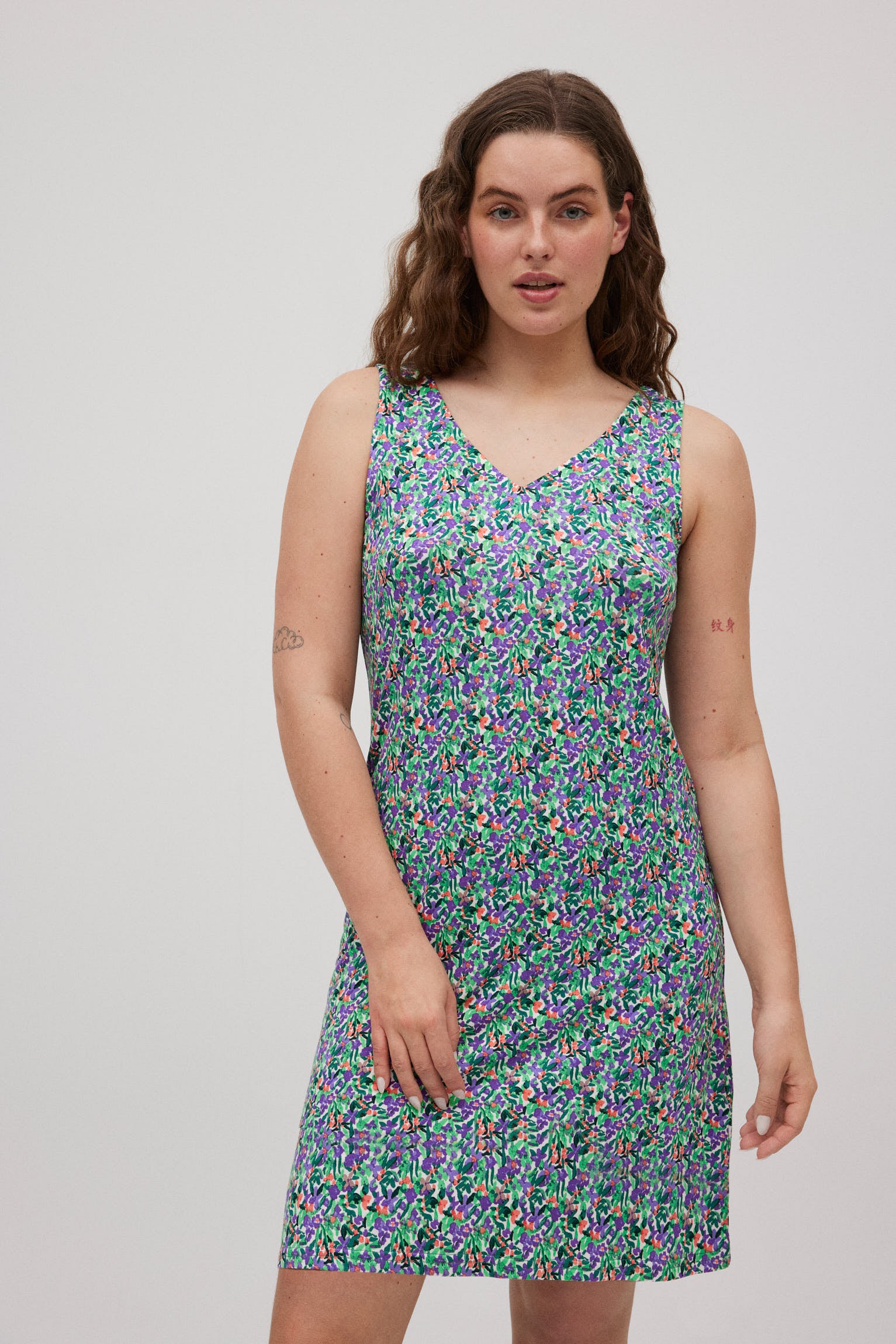 Vestido corto tirantes estampado flores