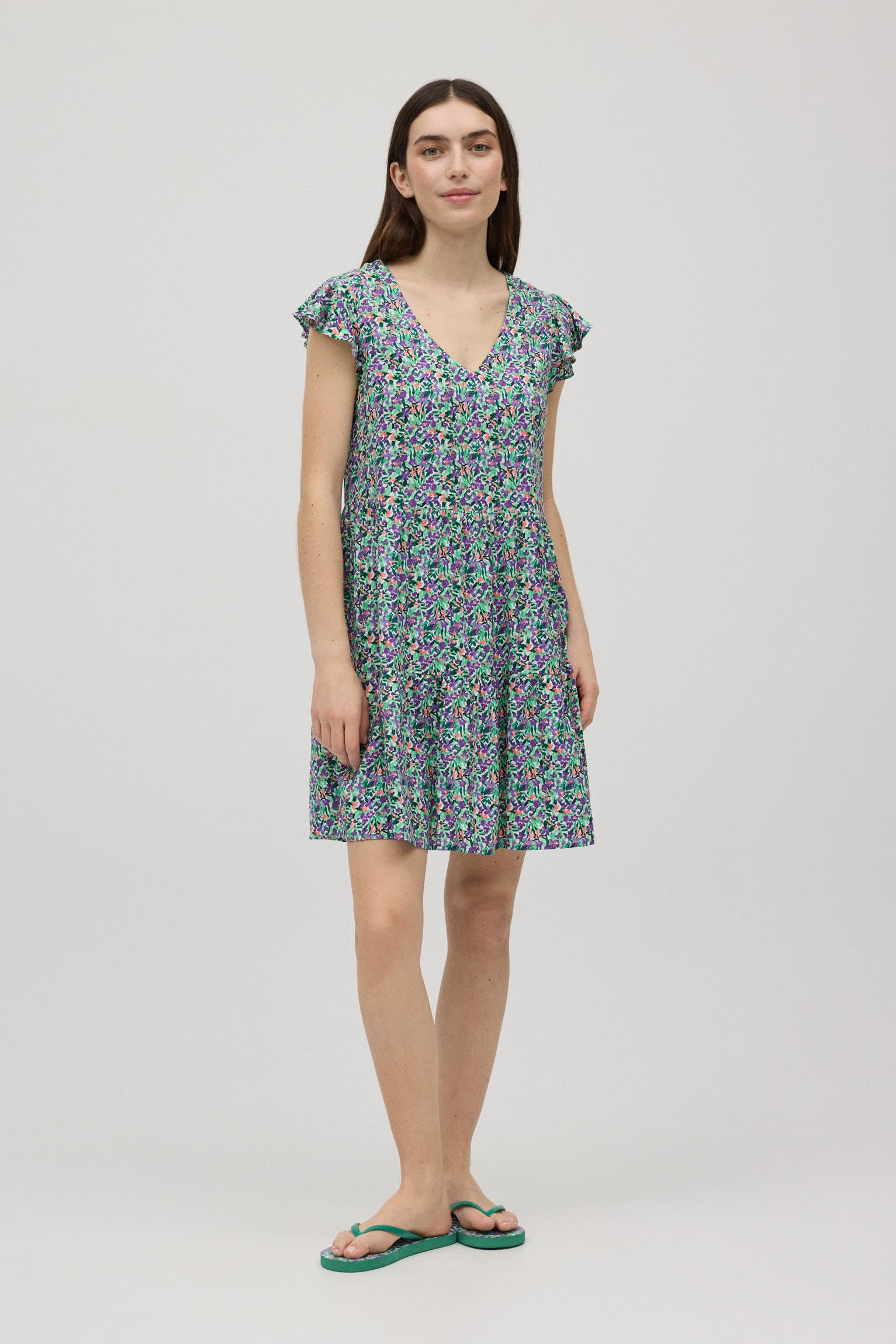 Vestido corto vuelo detalle mangas estampado flores