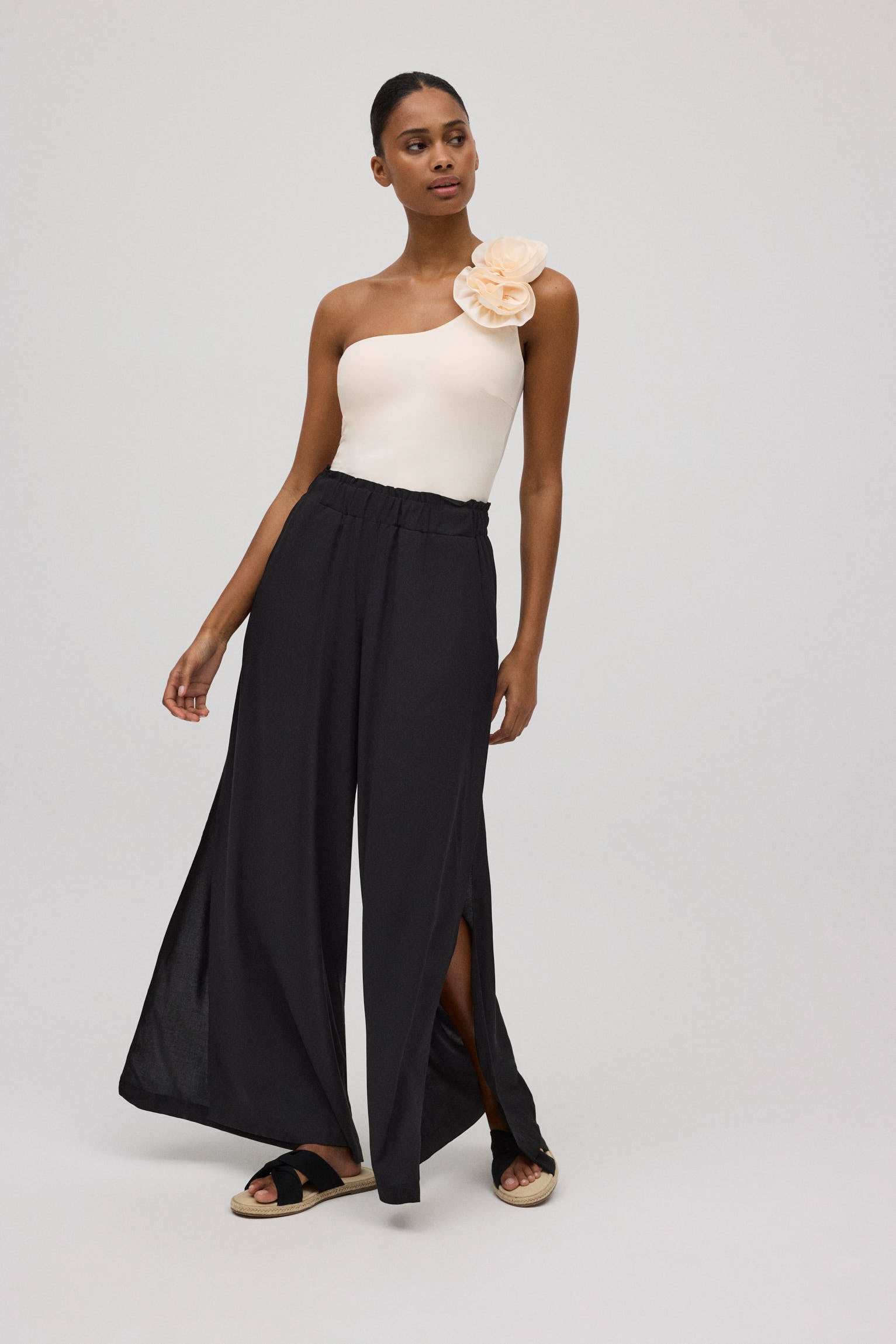 Pantalón ancho abertura negro