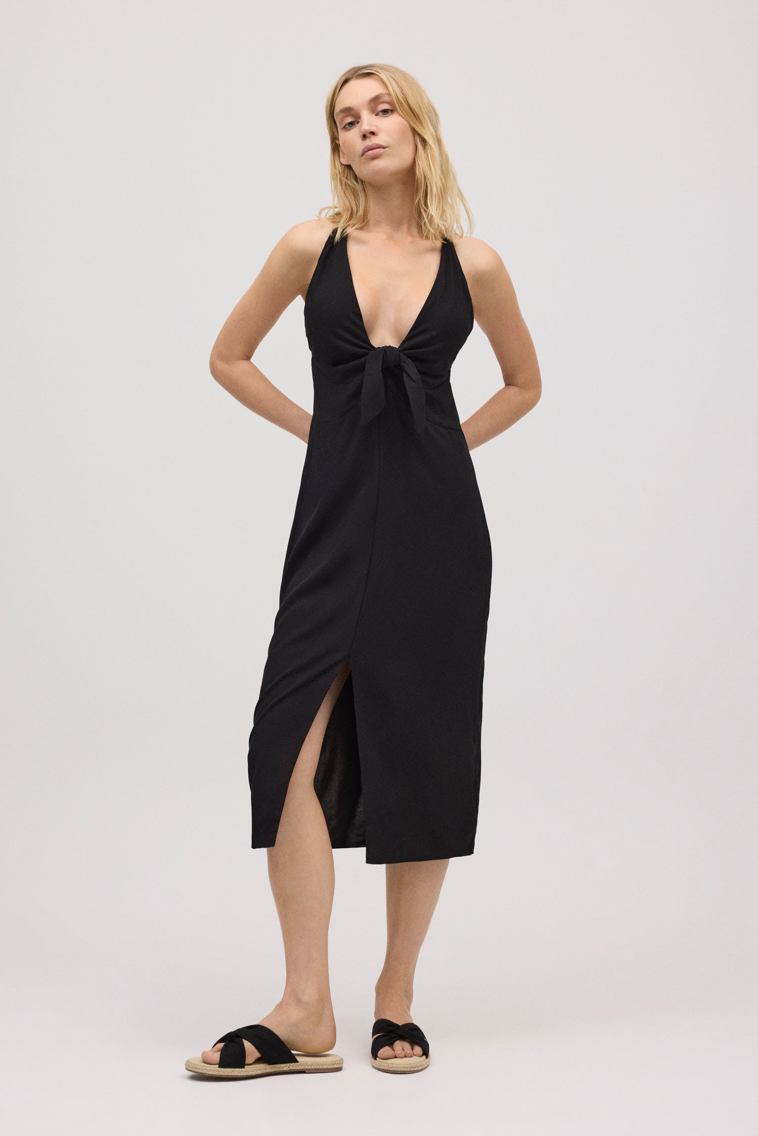 Vestido midi abertura con espalda cruzada negro