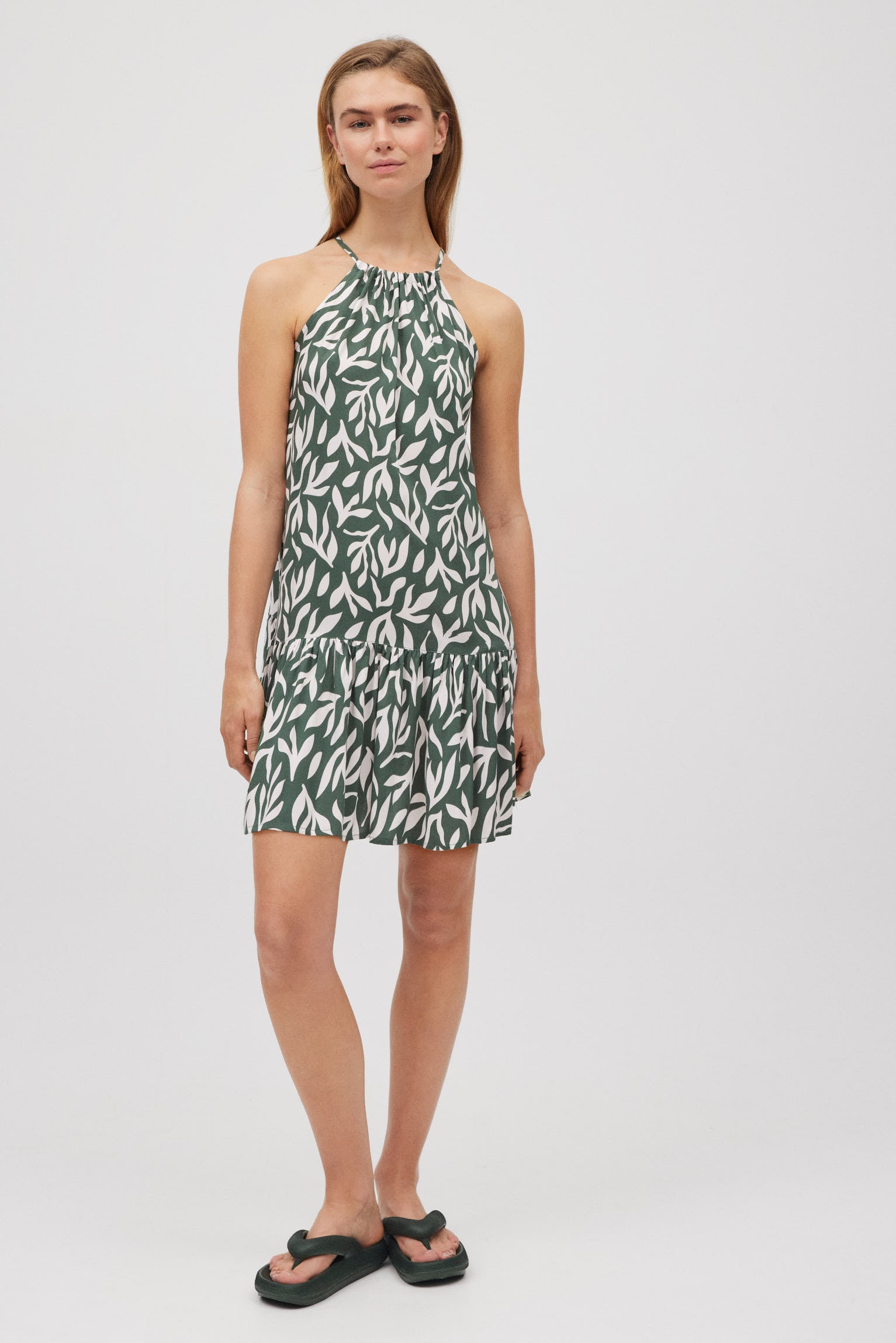 Vestido corto anudado al cuello estampado