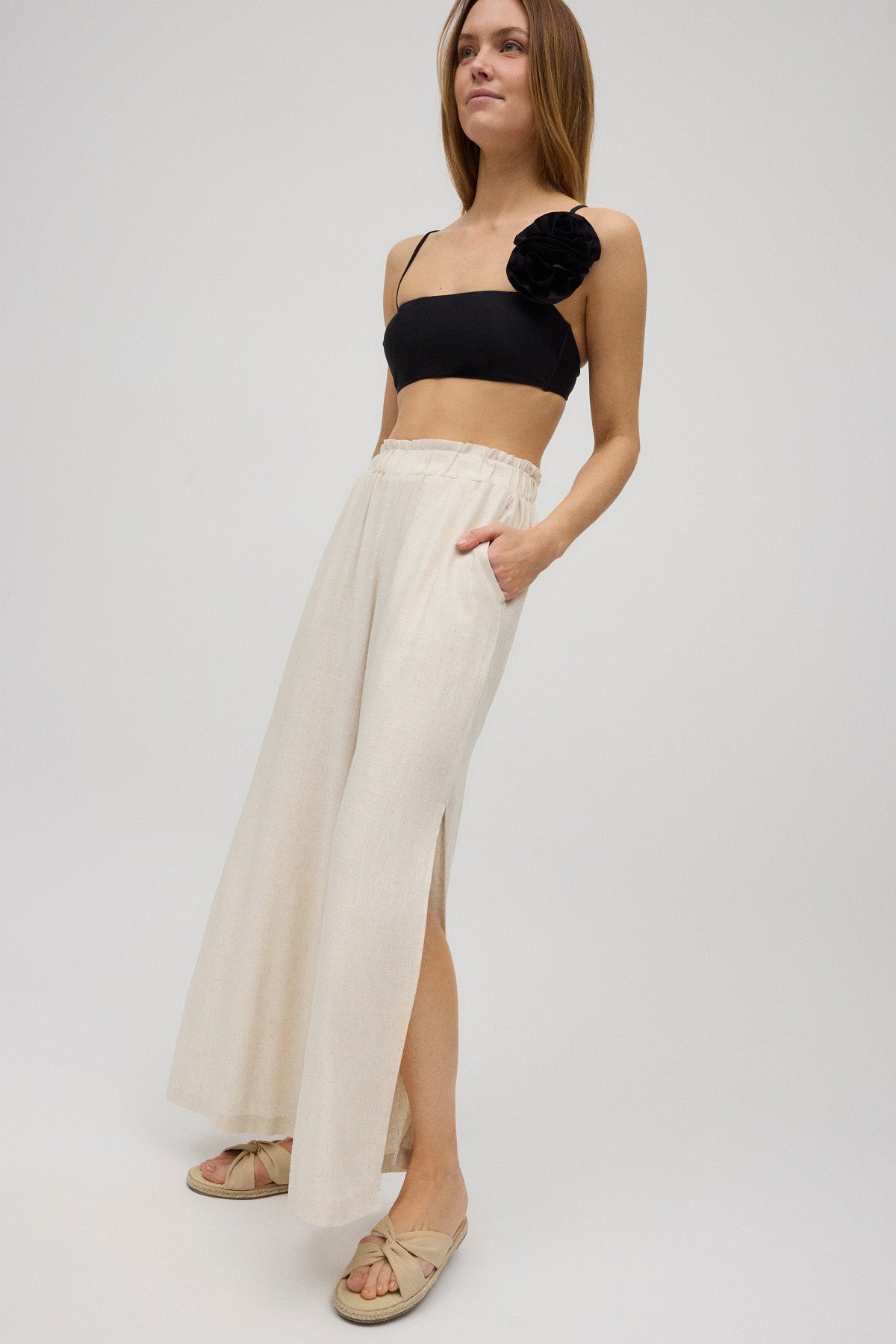 Pantalón ancho abertura con lino