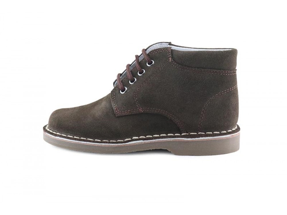 Botita lisa serraje marrón con cordón Jeromin