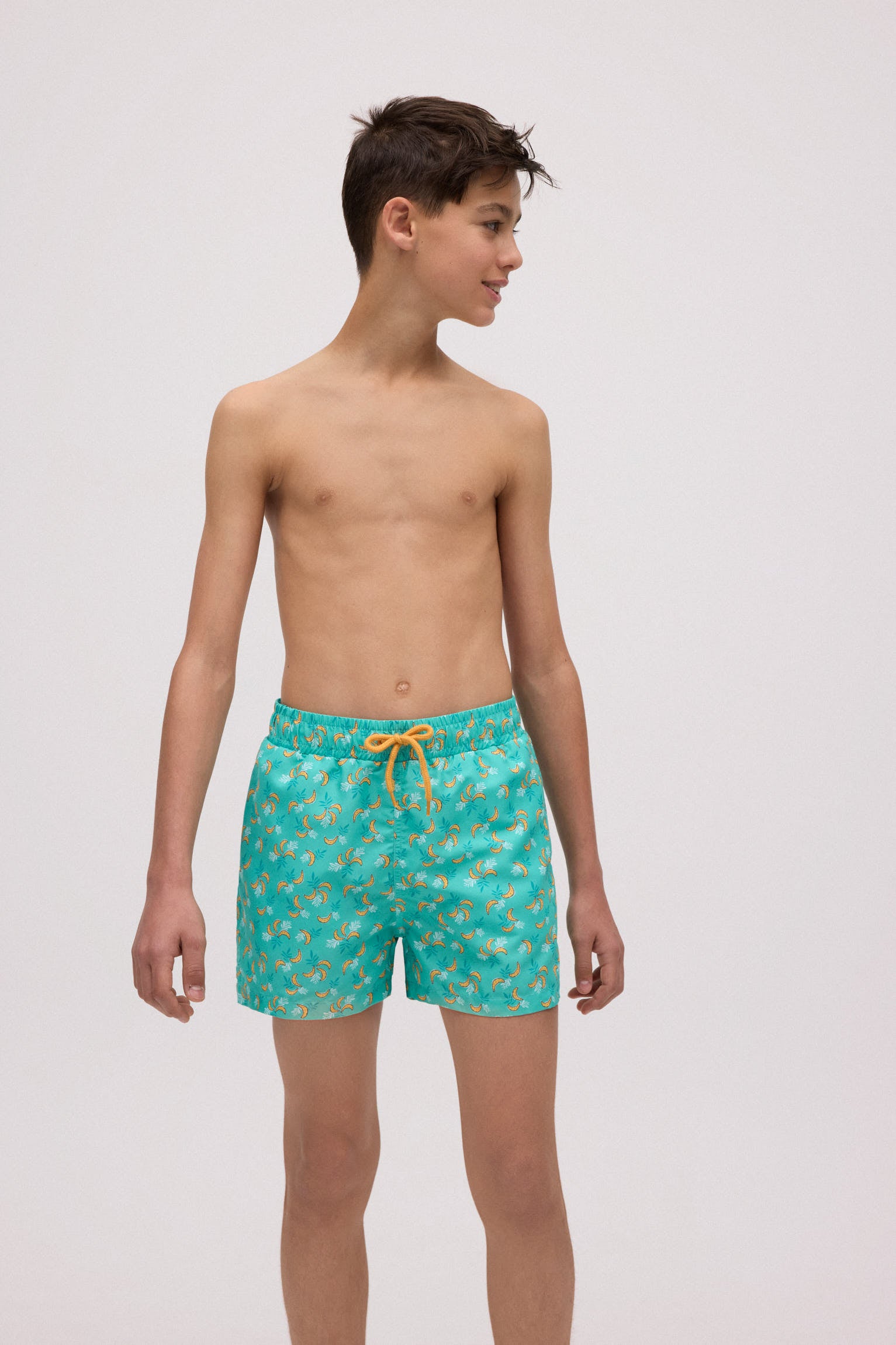 Bañador juvenil corto estampado tropical